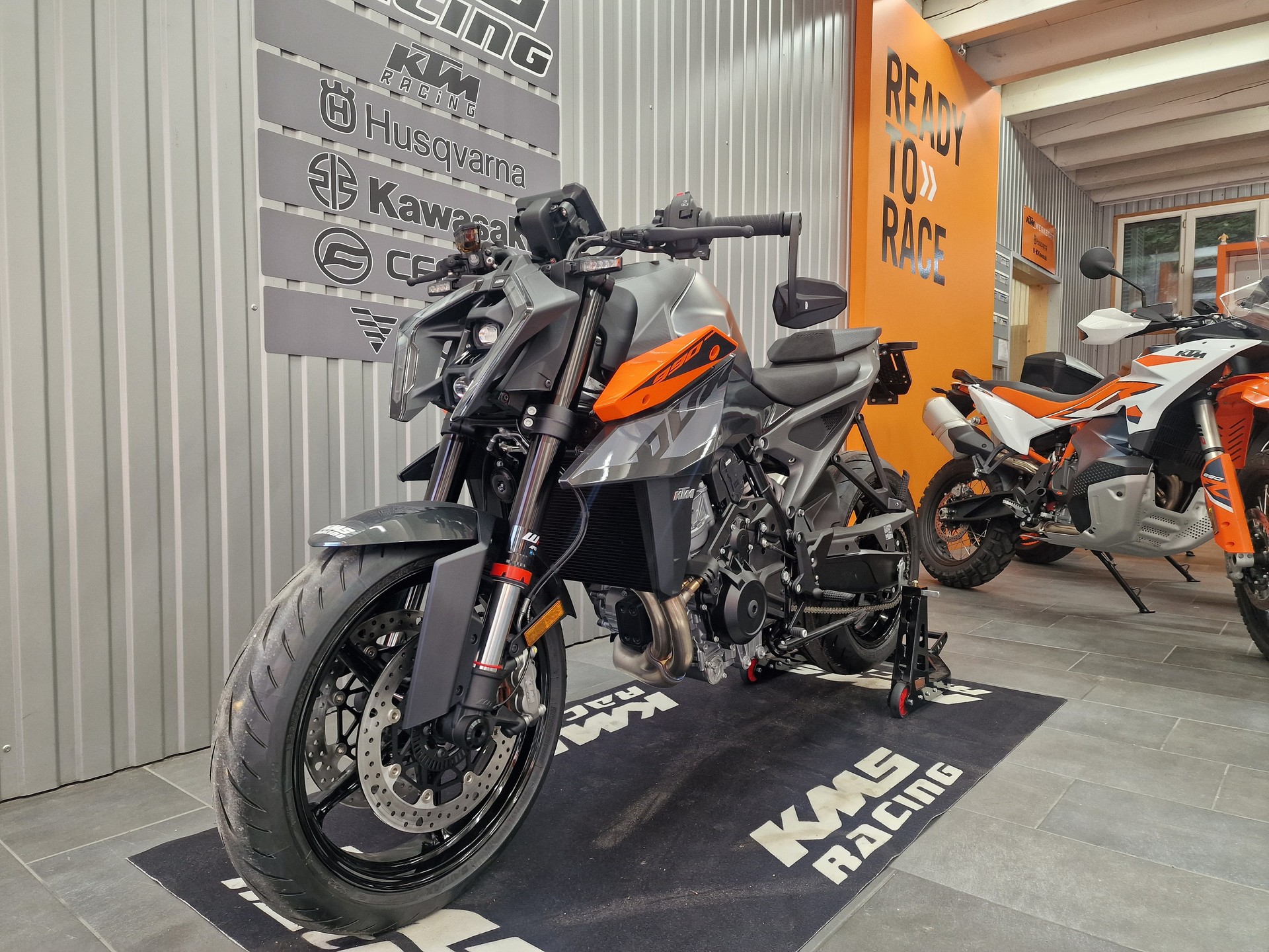 KTM 990 Duke-image-7