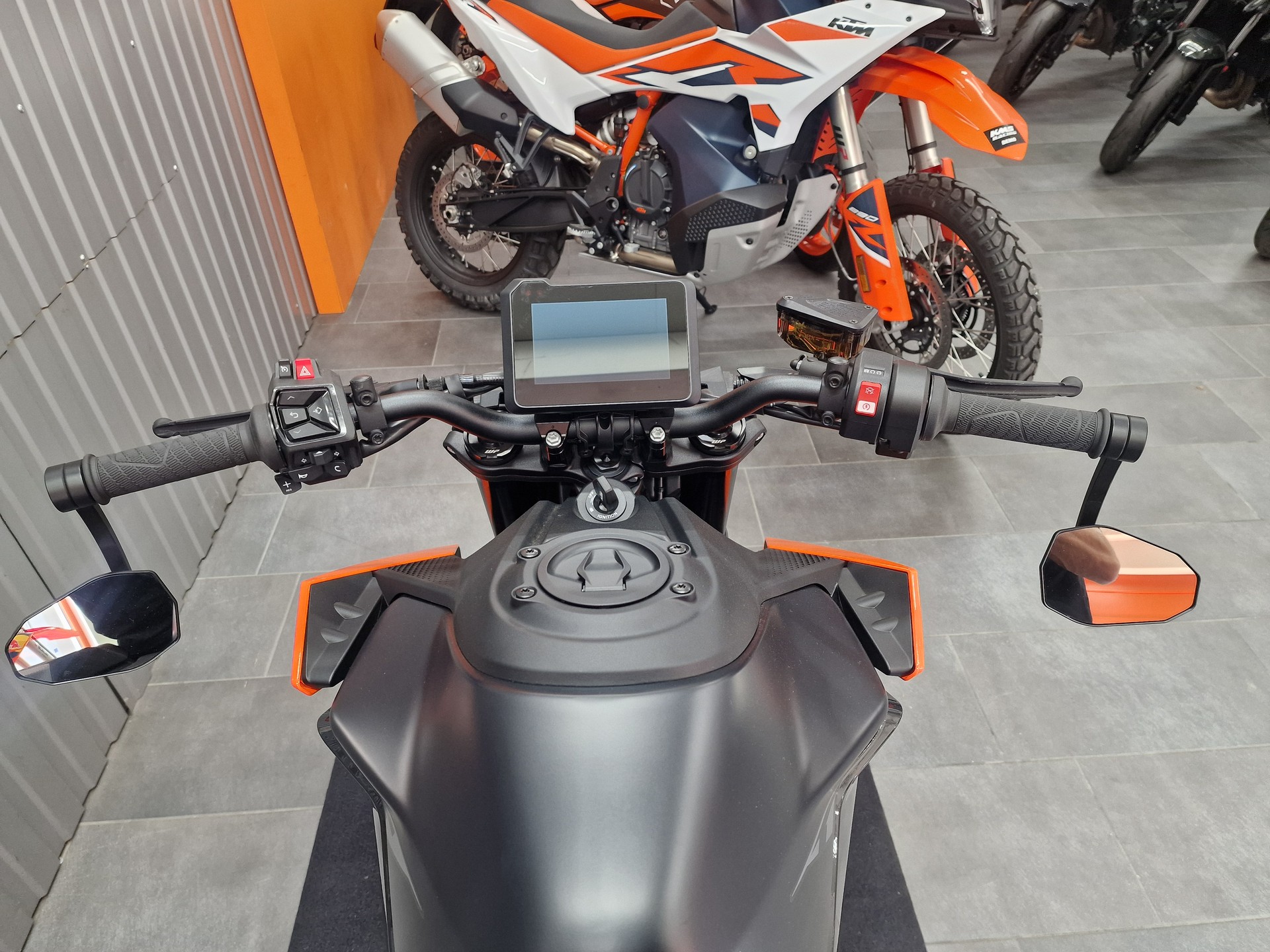 KTM 990 Duke-image-4