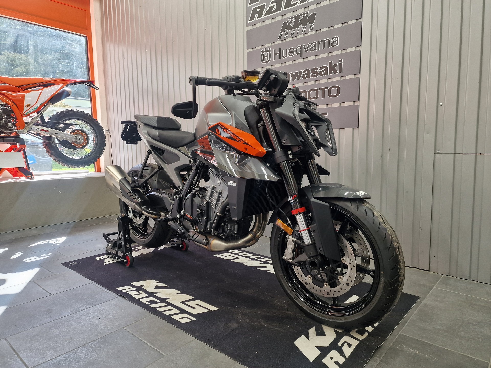 KTM 990 Duke-image-0