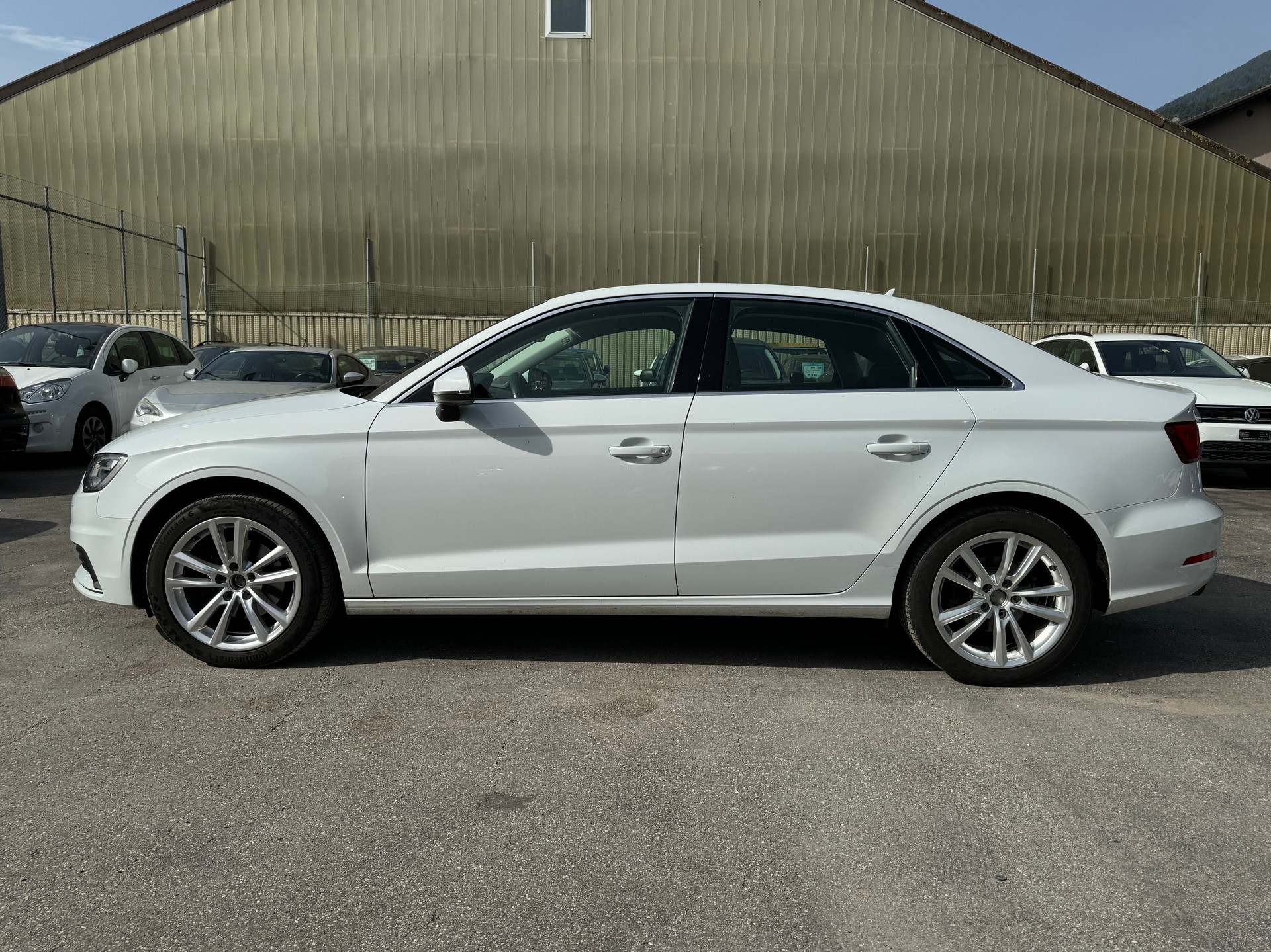 AUDI A3 Sedan 1.4 TFSI Ambiente S-tronic-image-7