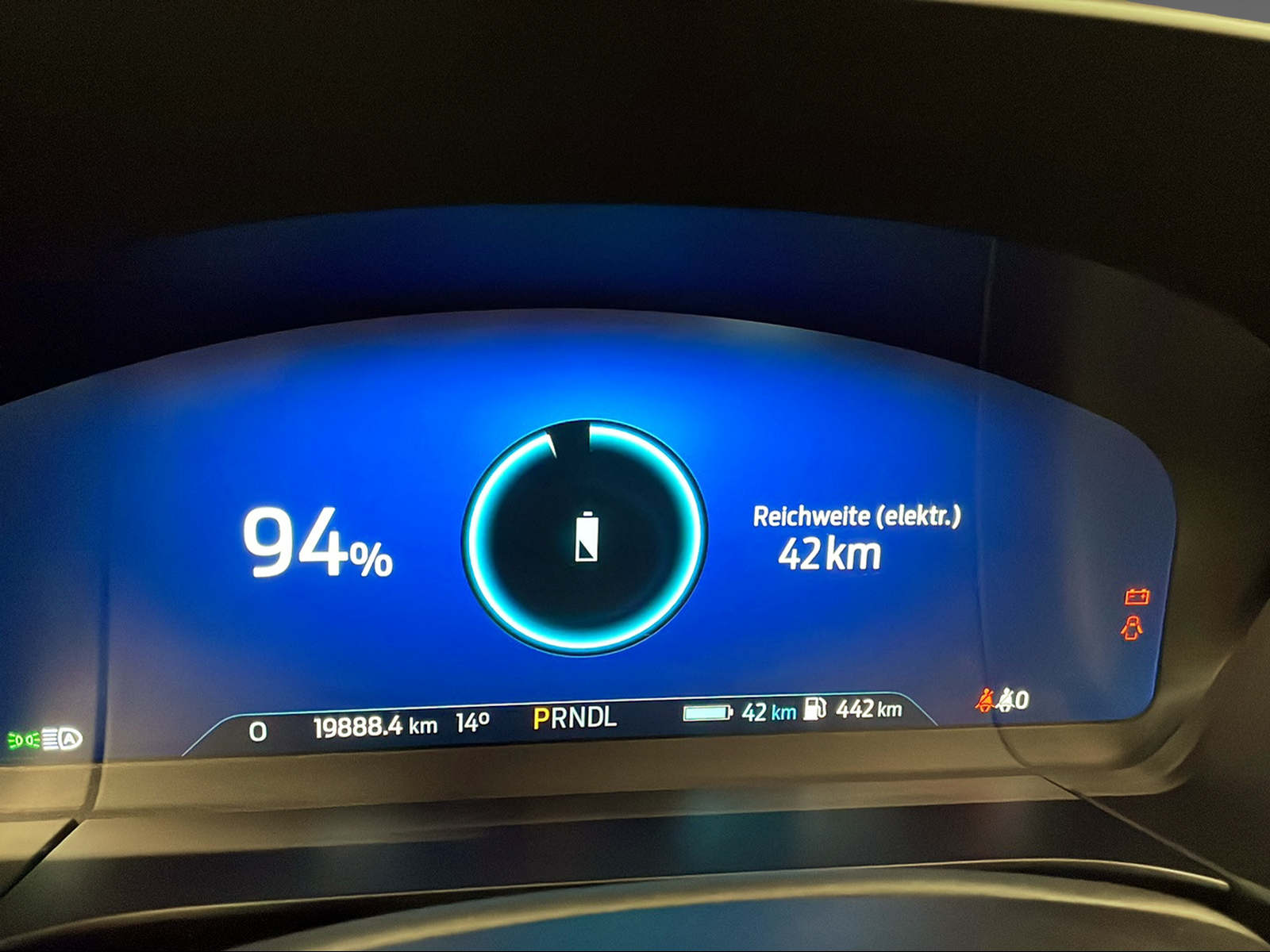 FORD Kuga 2.5 Plug-in Hybrid ST-Line X-image-11