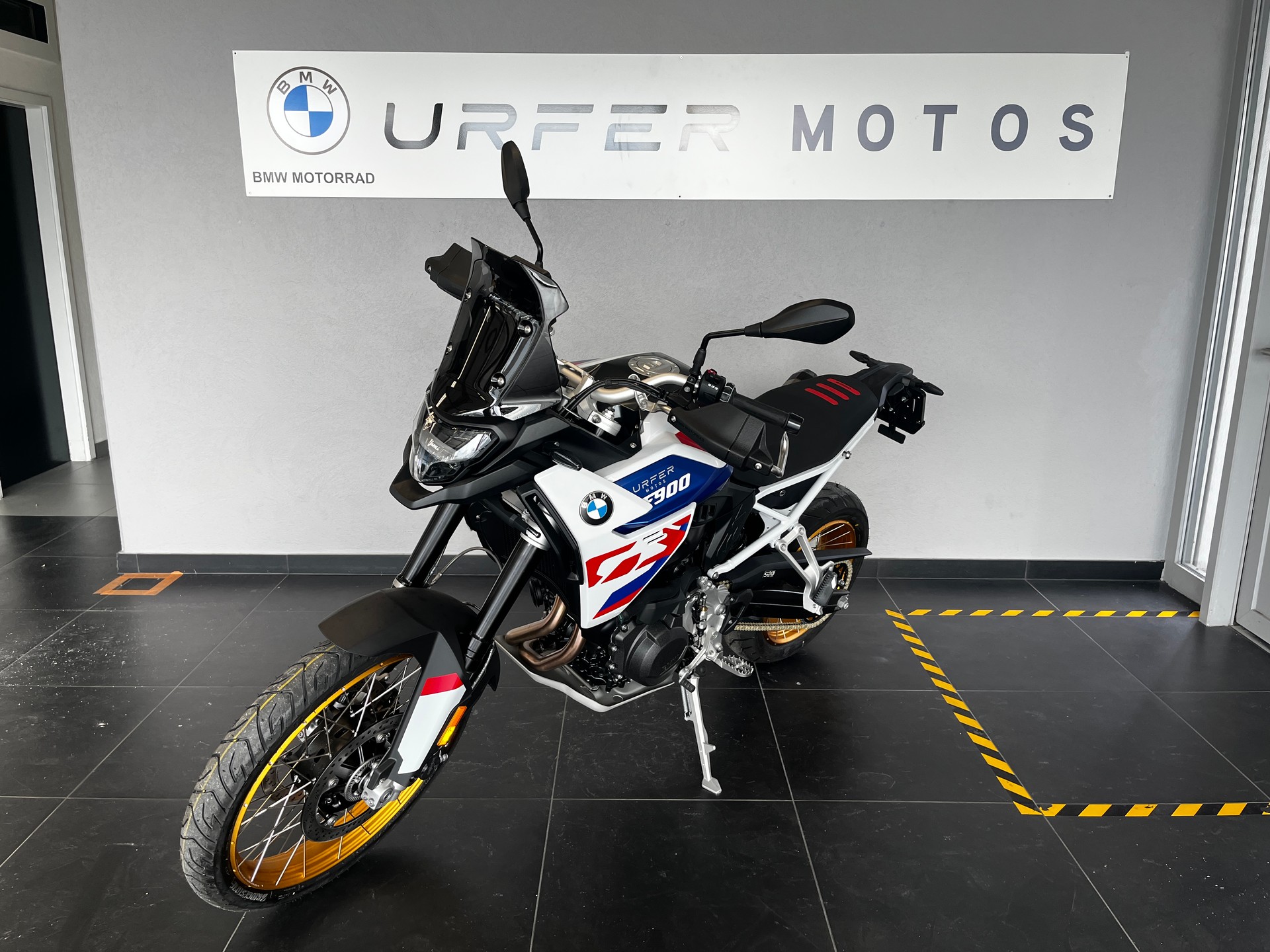 BMW F 900 GS-image-3