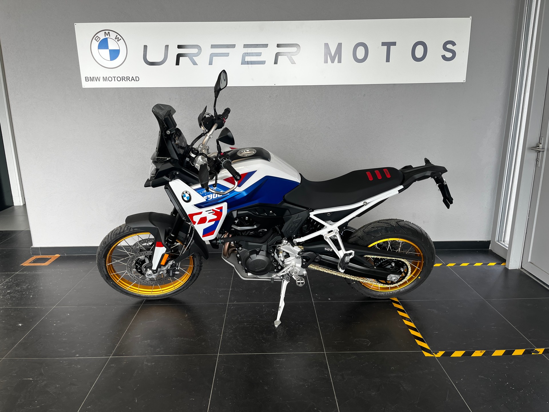 BMW F 900 GS-image-4