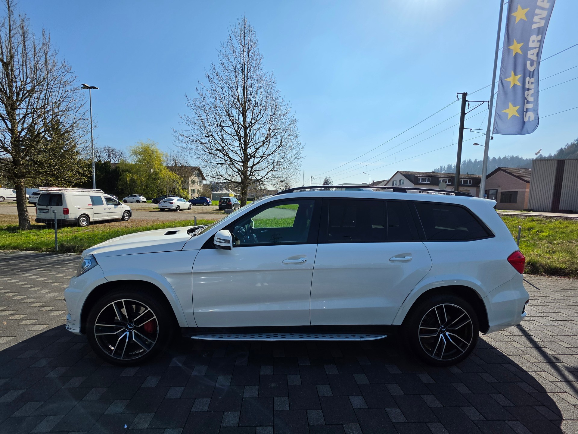 MERCEDES-BENZ GL 350 BlueTEC 4Matic 7G-TRONIC-showroom-element-1