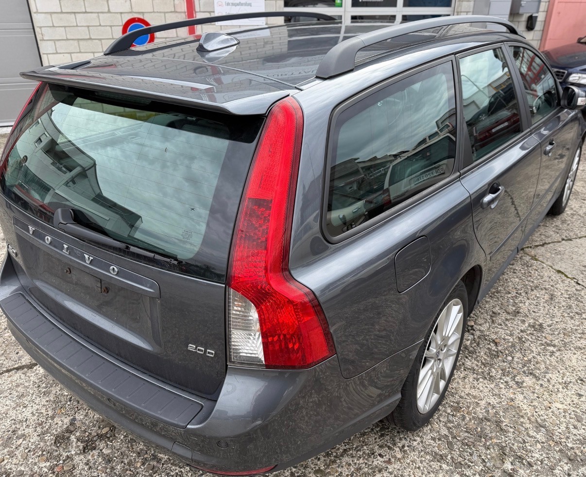 VOLVO V50 2.0D Summum Powershift-showroom-element-3