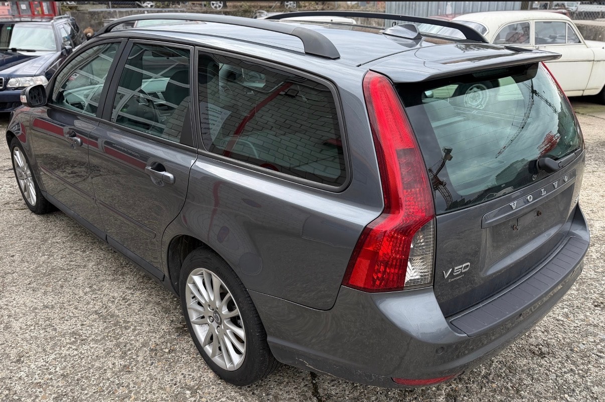 VOLVO V50 2.0D Summum Powershift-showroom-element-2