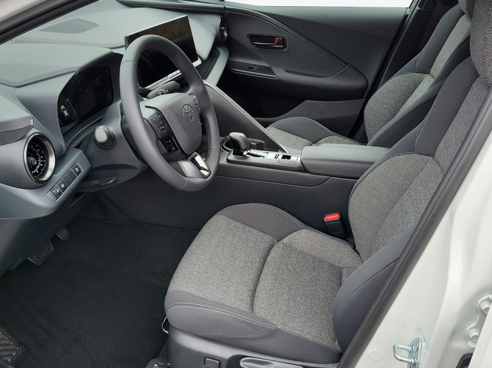 TOYOTA C-HR 2.0 HEV Swiss Edition 4x4-image-12