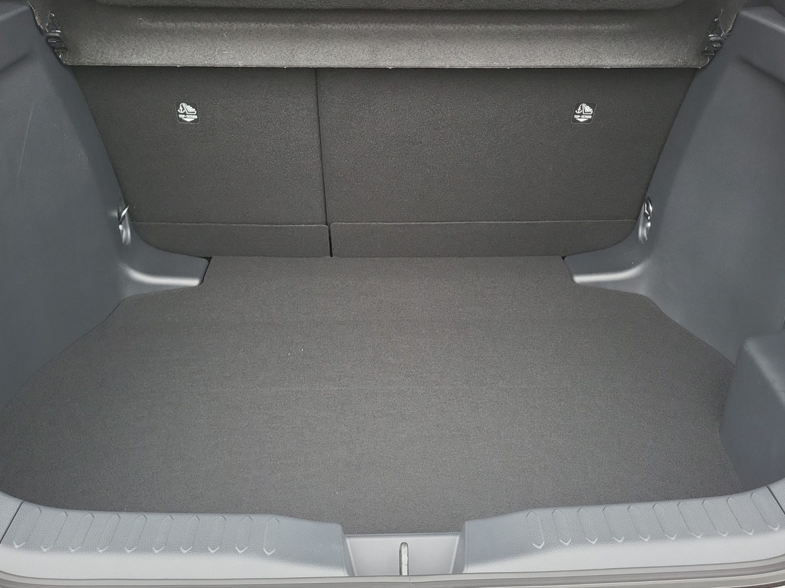 TOYOTA C-HR 2.0 HEV Swiss Edition 4x4-image-14