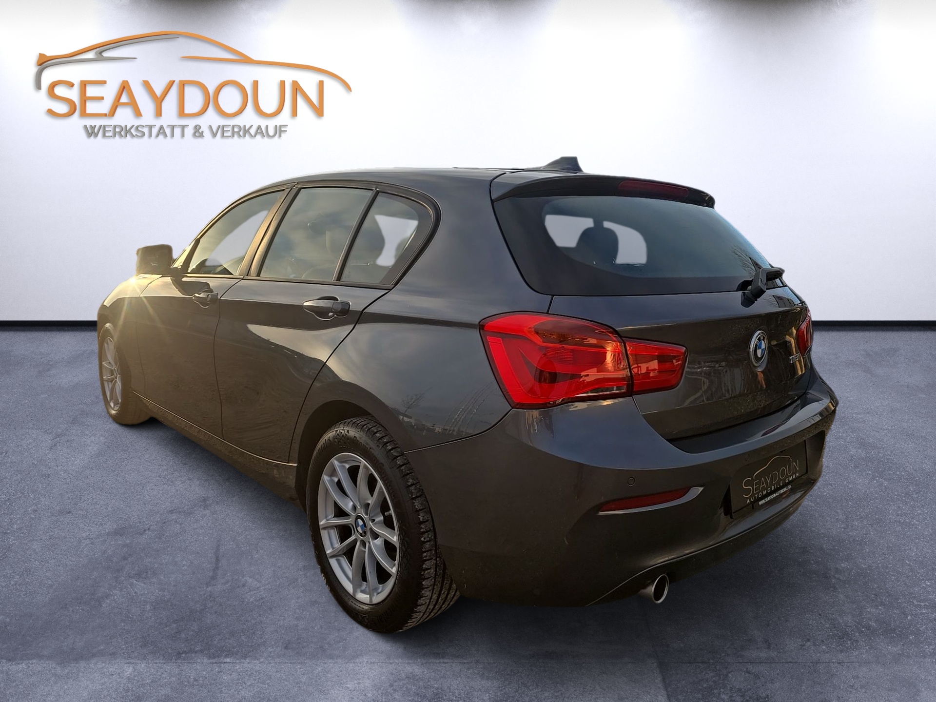 BMW 118i Steptronic-showroom-element-2