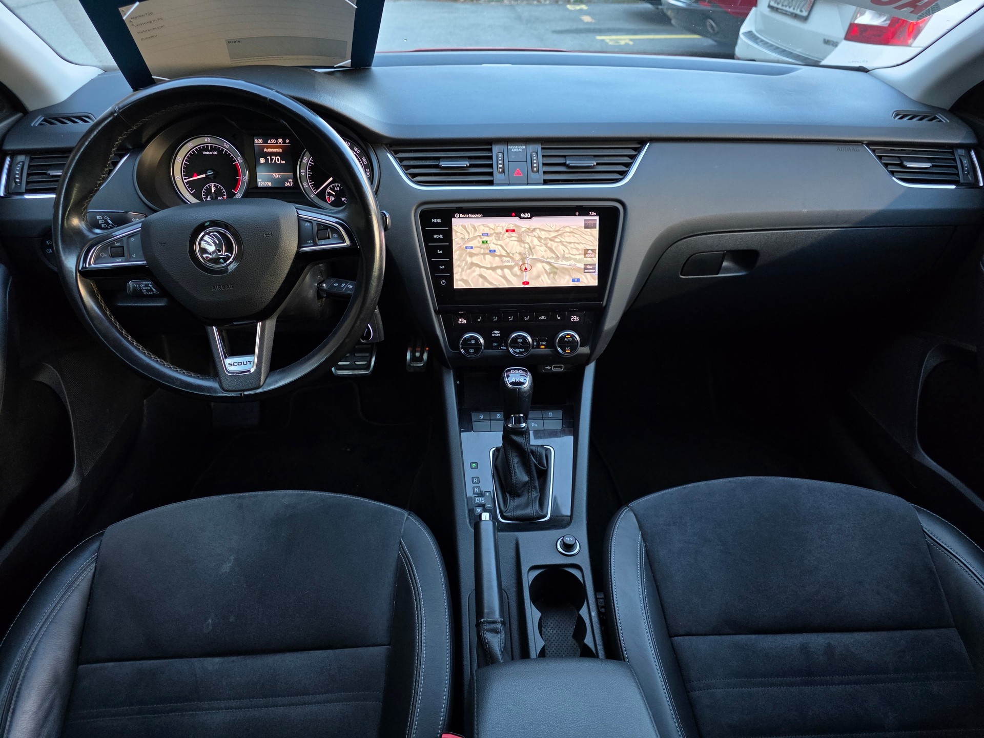 SKODA Octavia Combi 2.0 TSI Scout 4x4 DSG-image-6