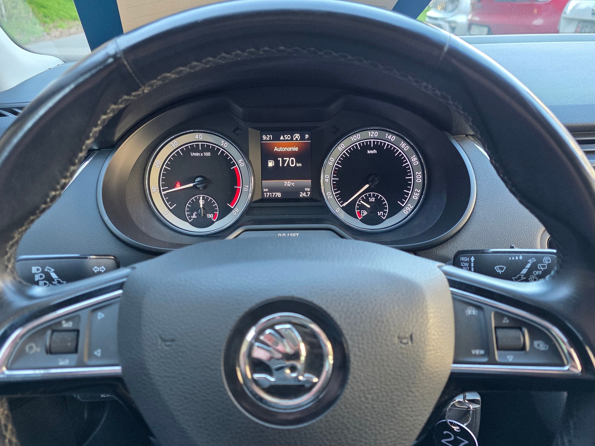 SKODA Octavia Combi 2.0 TSI Scout 4x4 DSG-image-11