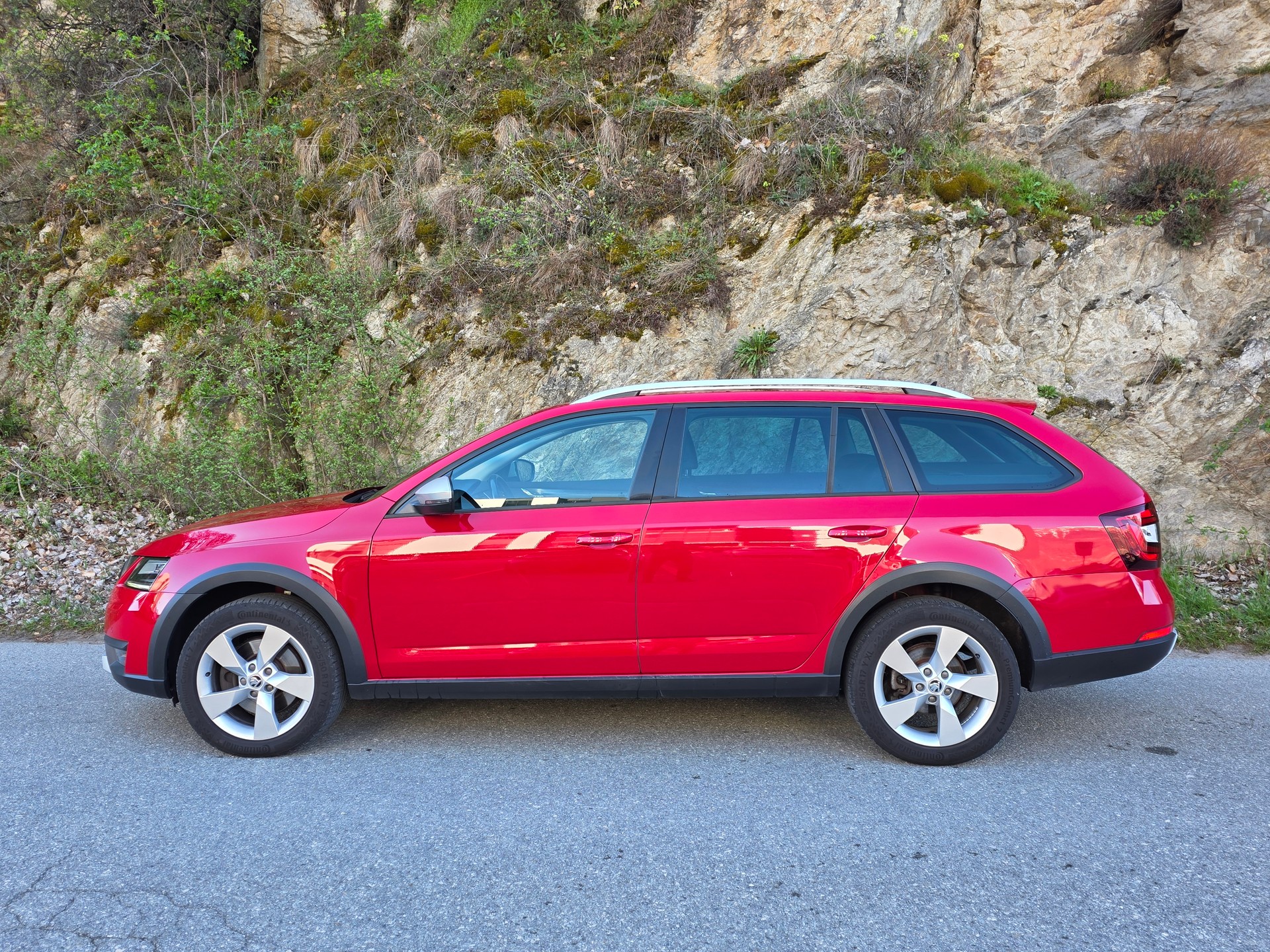 SKODA Octavia Combi 2.0 TSI Scout 4x4 DSG-image-1