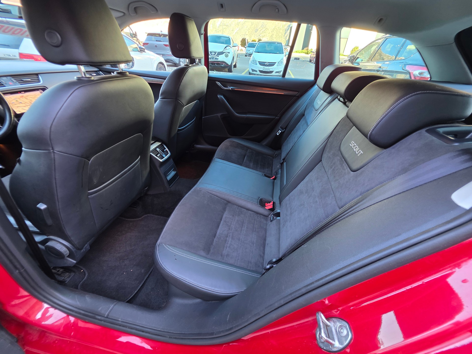 SKODA Octavia Combi 2.0 TSI Scout 4x4 DSG-image-8