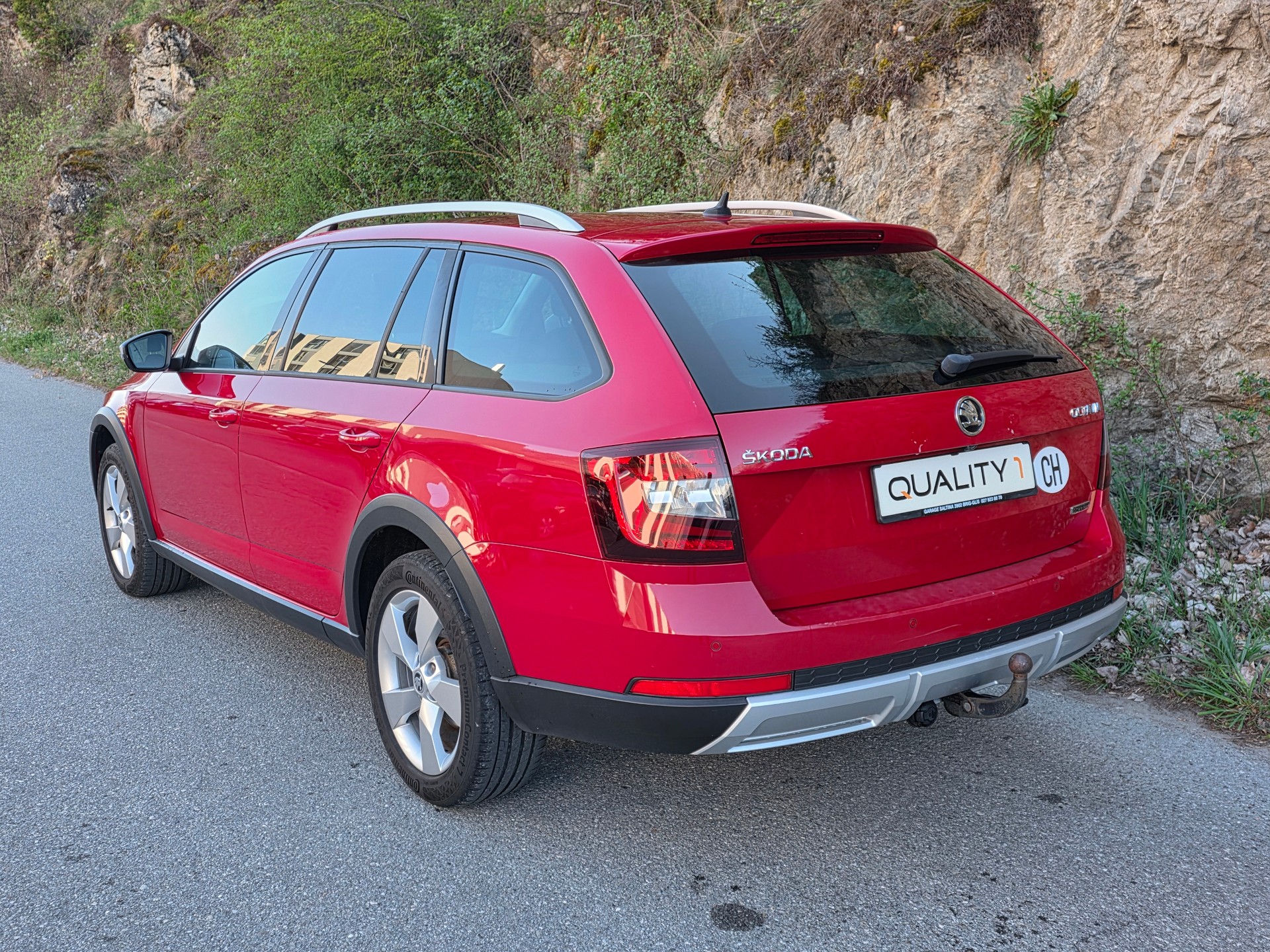 SKODA Octavia Combi 2.0 TSI Scout 4x4 DSG-image-2