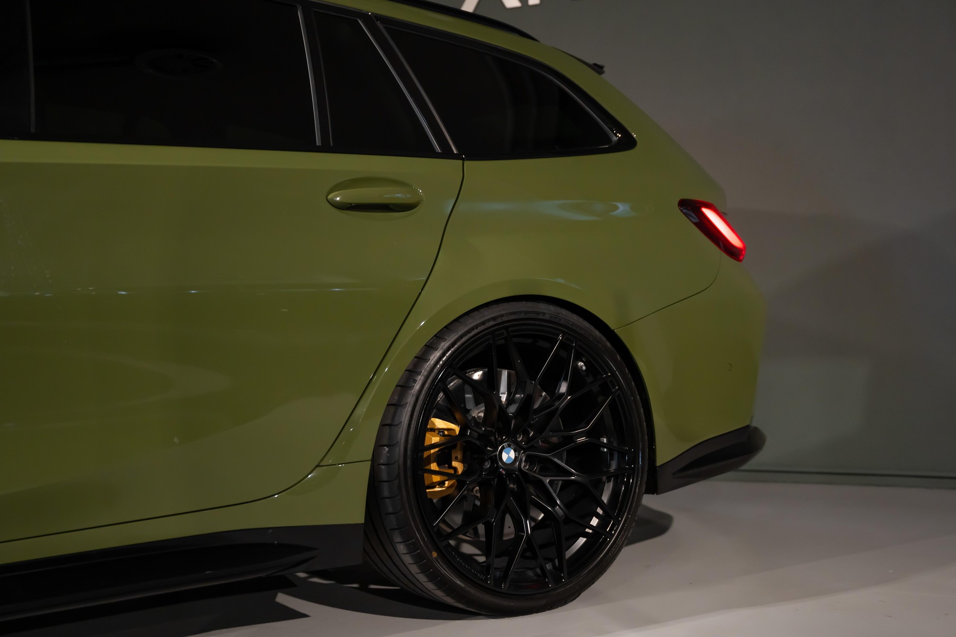 BMW M3 Competition xDrive Touring-image-9