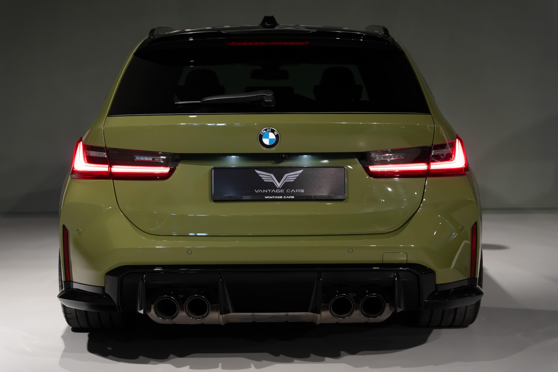BMW M3 Competition xDrive Touring-image-4