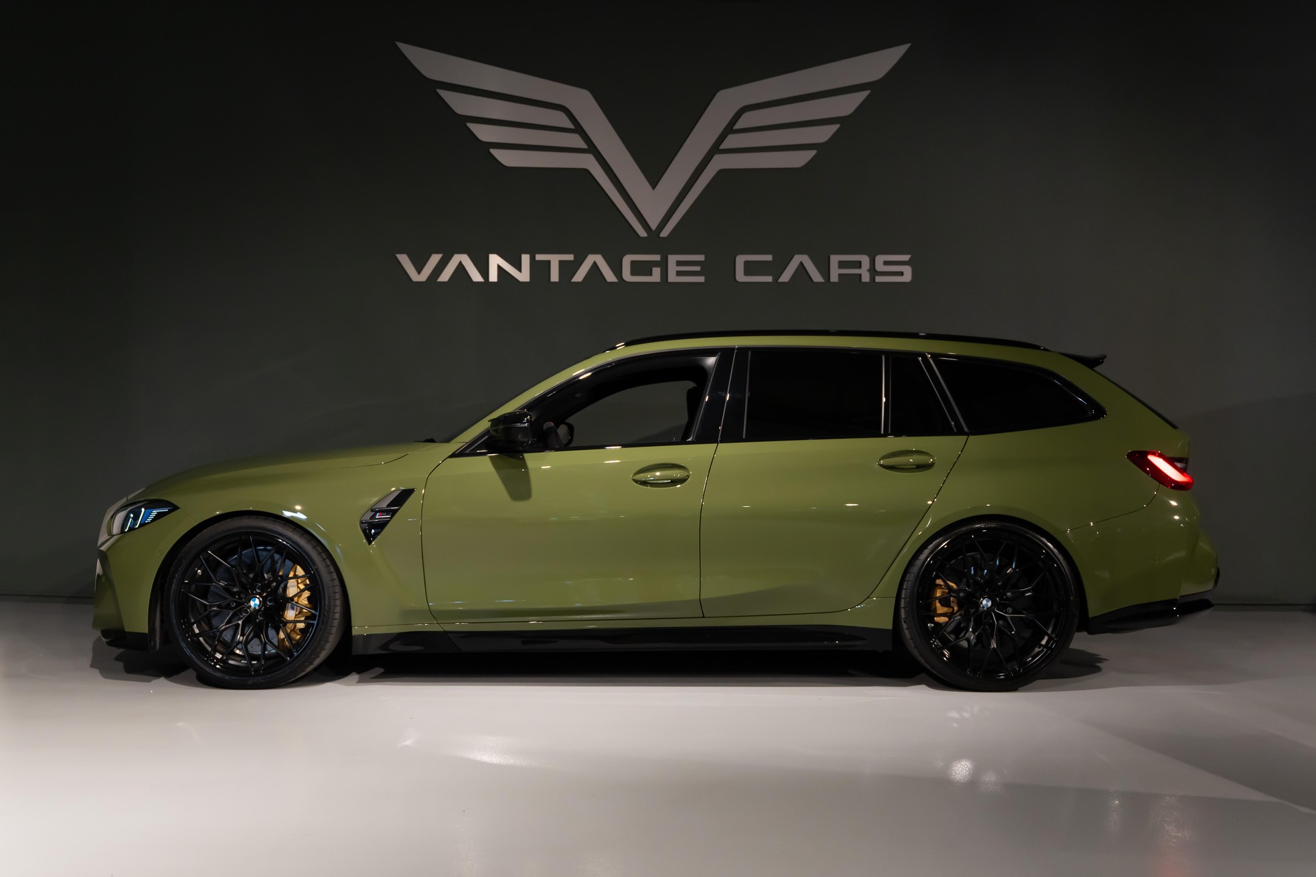 BMW M3 Competition xDrive Touring-showroom-element-1