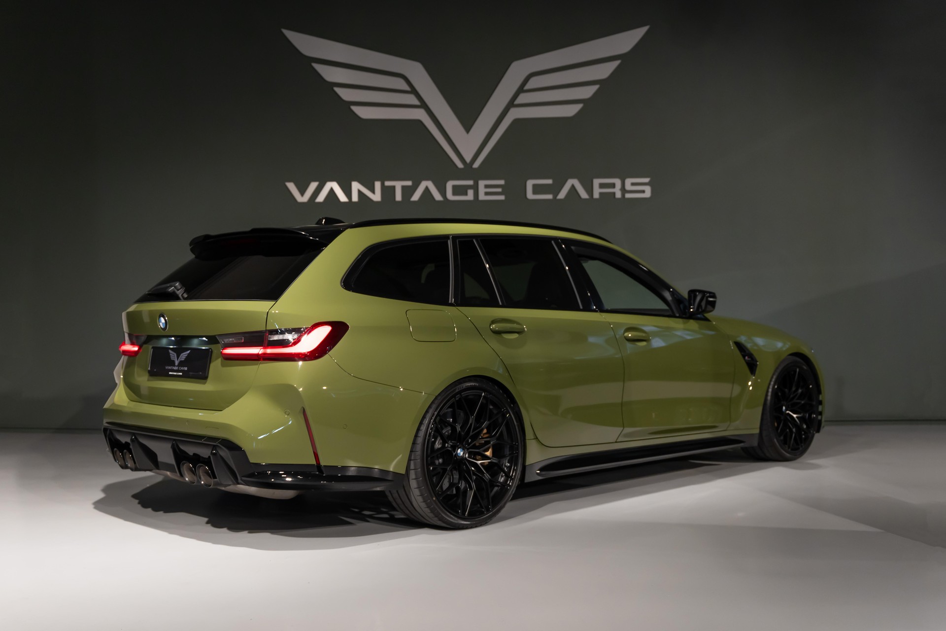 BMW M3 Competition xDrive Touring-showroom-element-2
