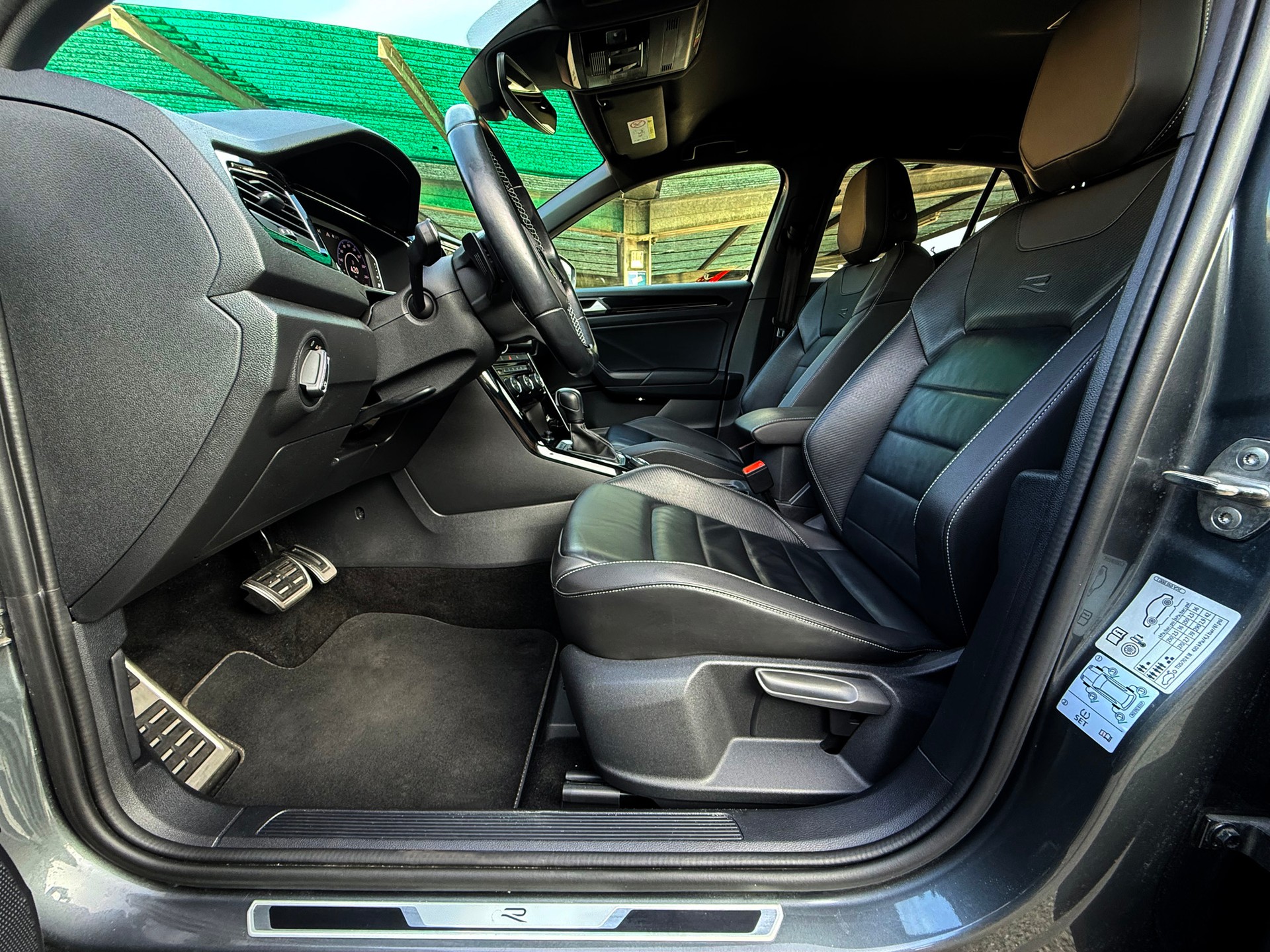 VW T-Roc 2.0 TSI R DSG 4Motion-image-15