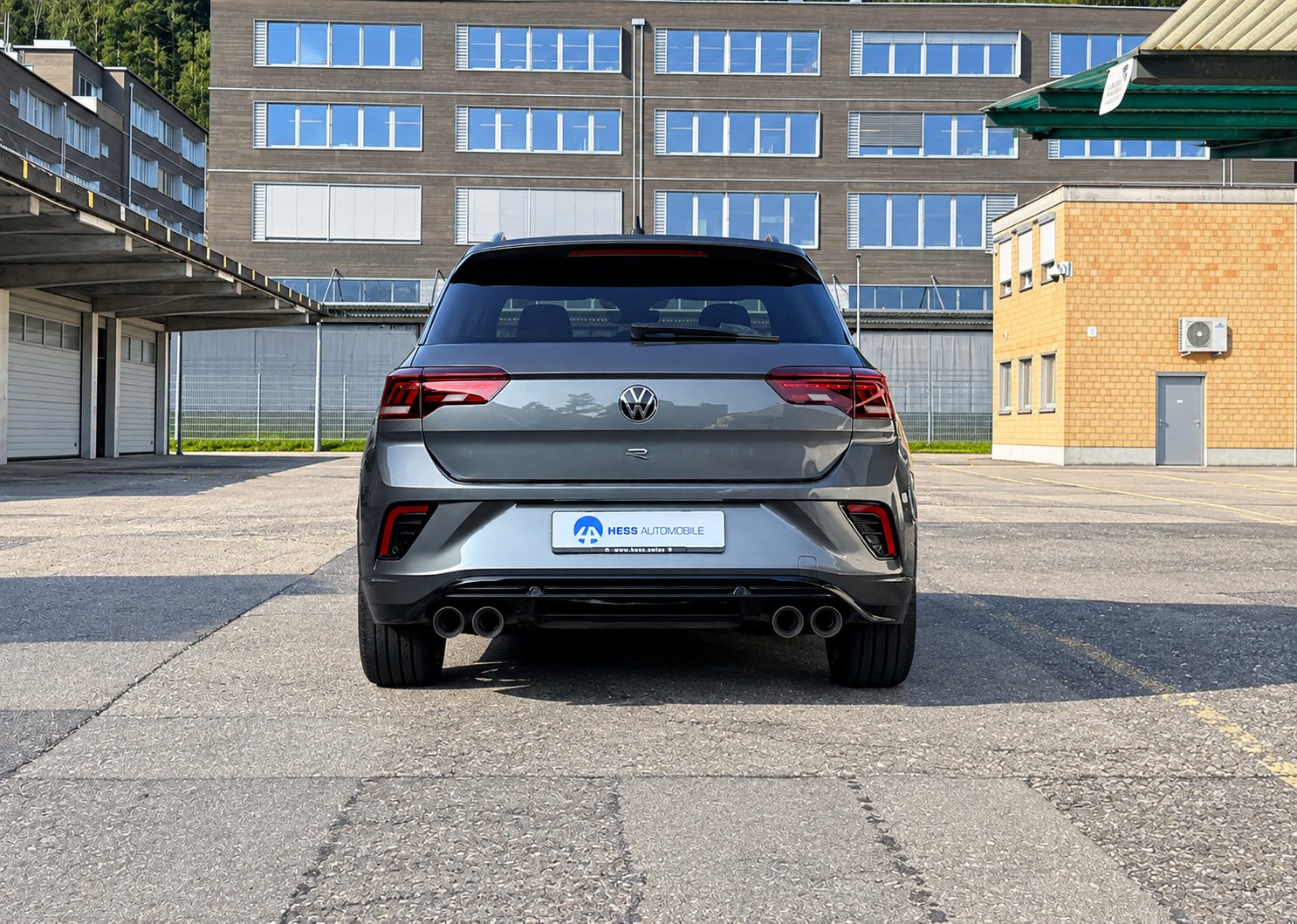 VW T-Roc 2.0 TSI R DSG 4Motion-image-4