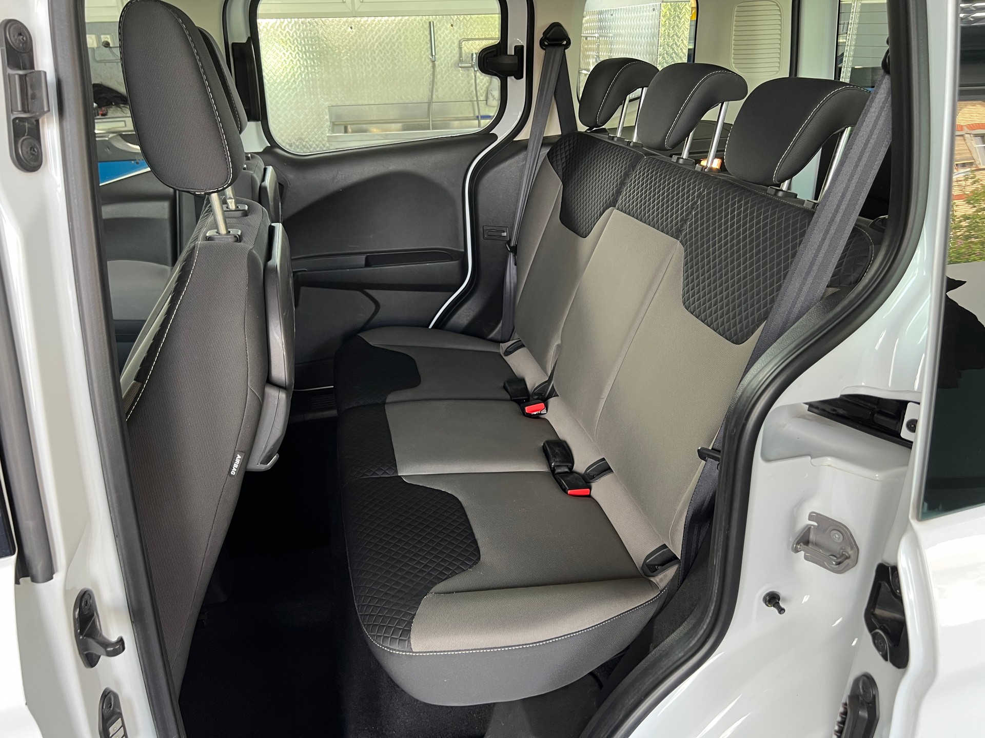 FORD Tourneo Courier 1.0 SCTi Trend-image-9