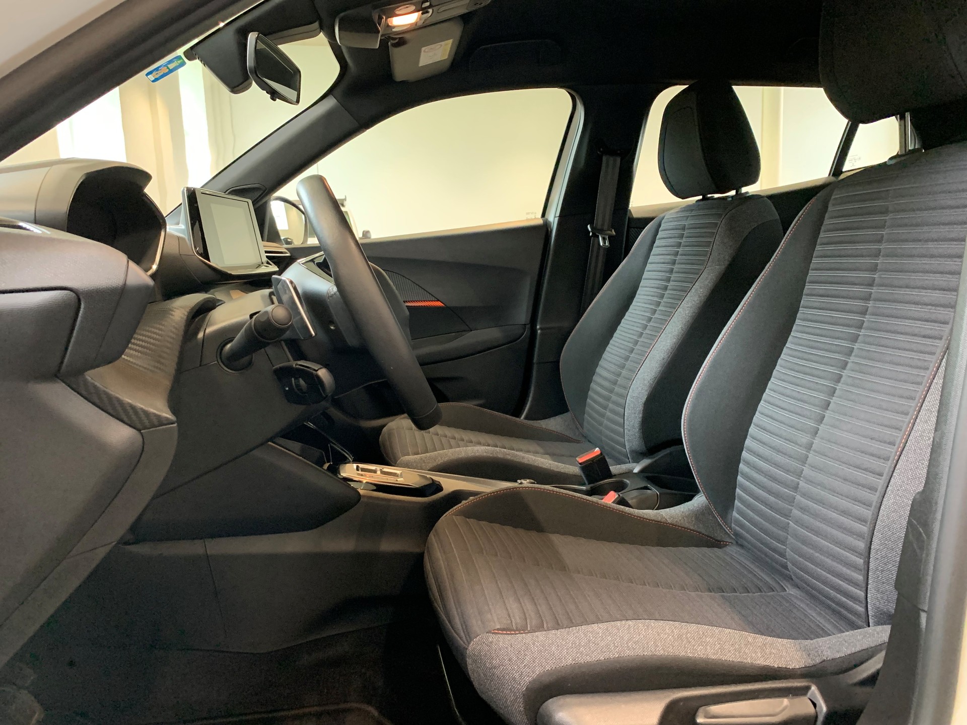 PEUGEOT 2008 1.2 PureTech Active Pack EAT8-image-8