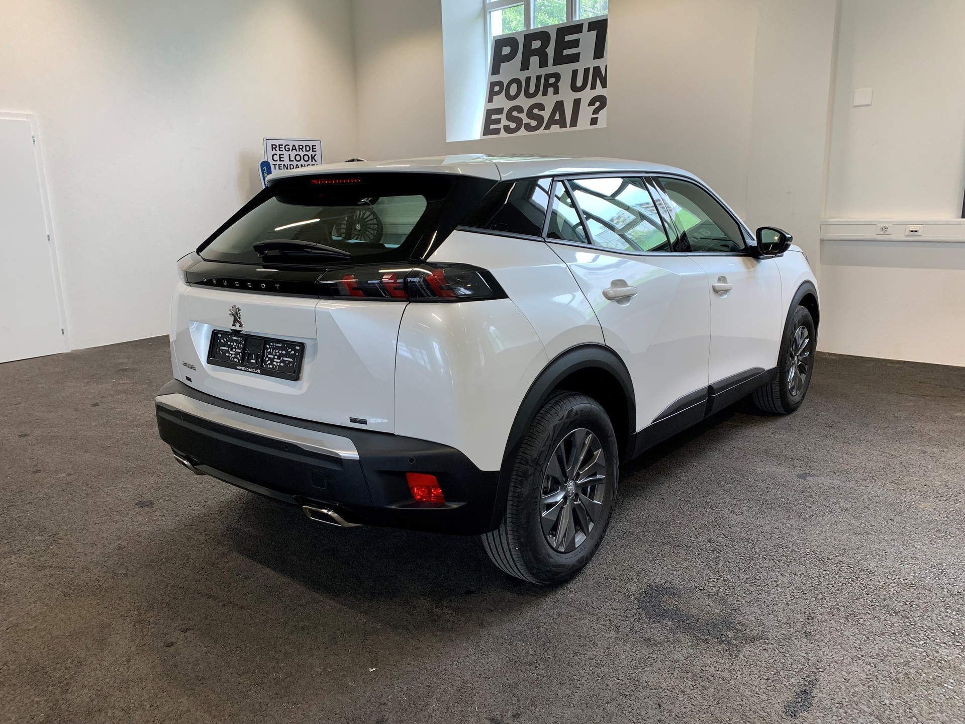 PEUGEOT 2008 1.2 PureTech Active Pack EAT8-image-7