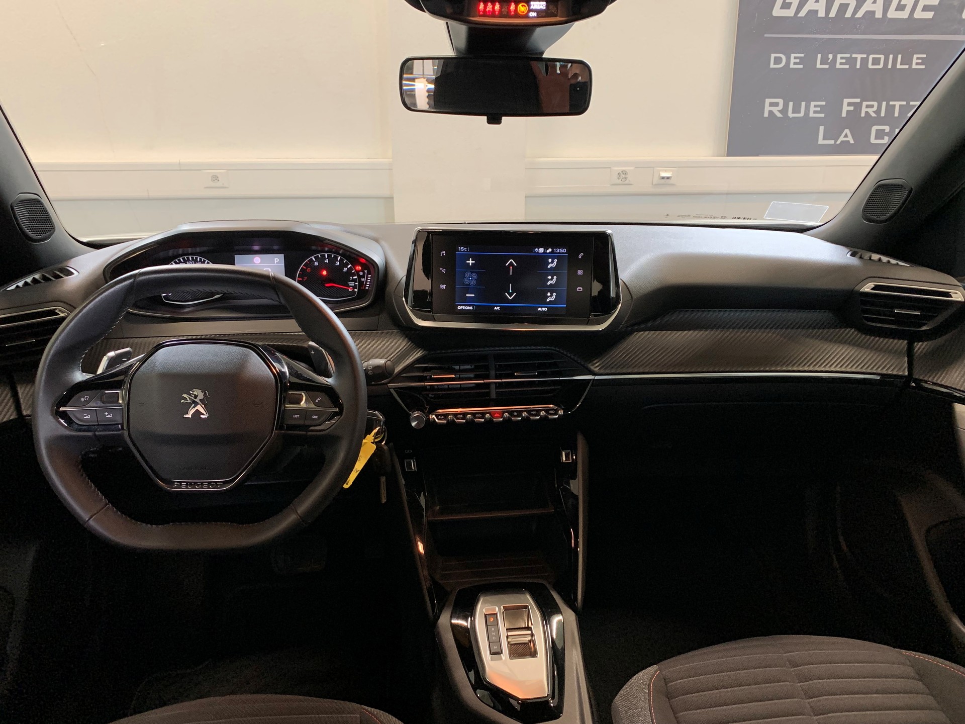 PEUGEOT 2008 1.2 PureTech Active Pack EAT8-image-10