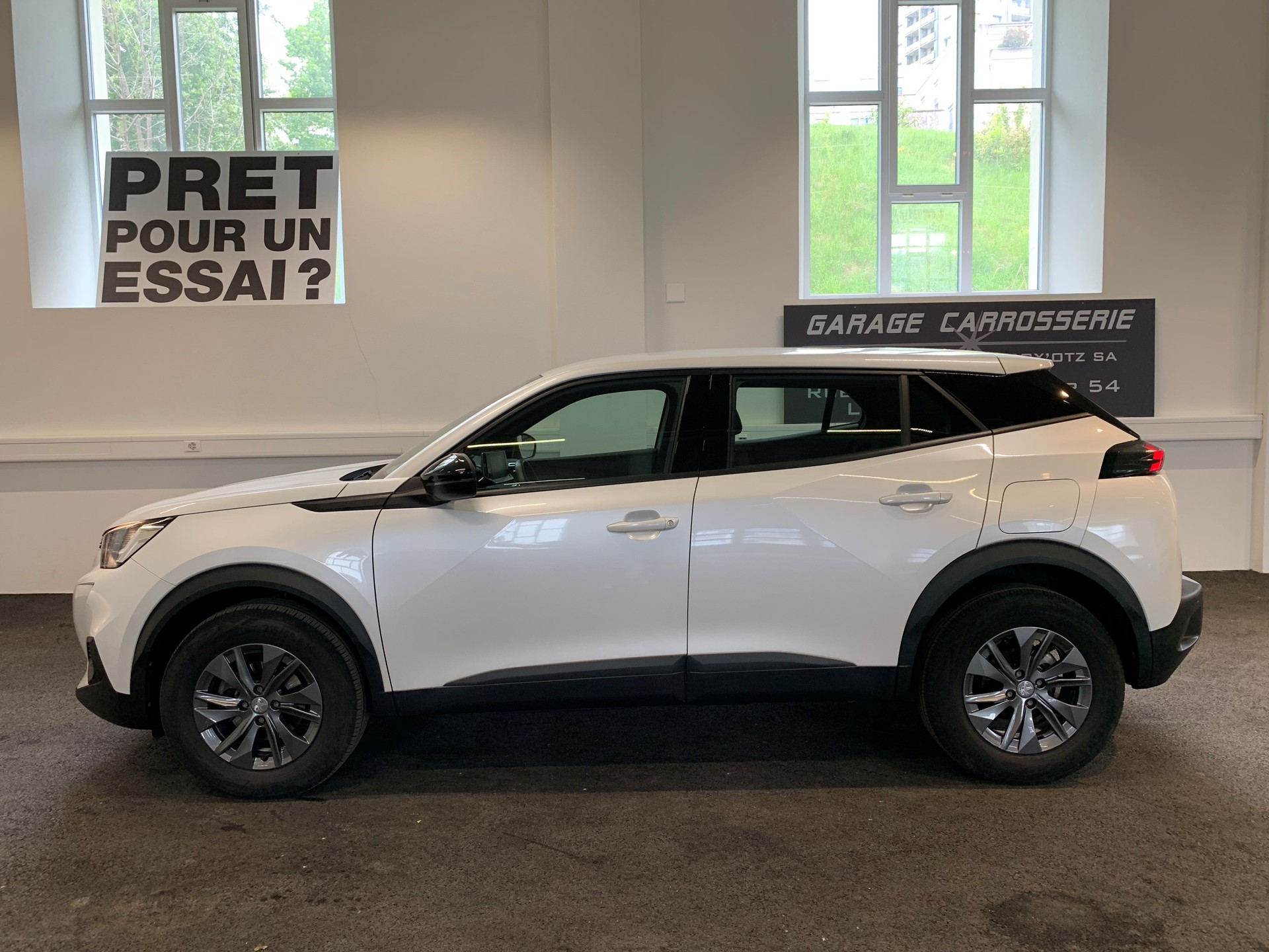 PEUGEOT 2008 1.2 PureTech Active Pack EAT8-image-4