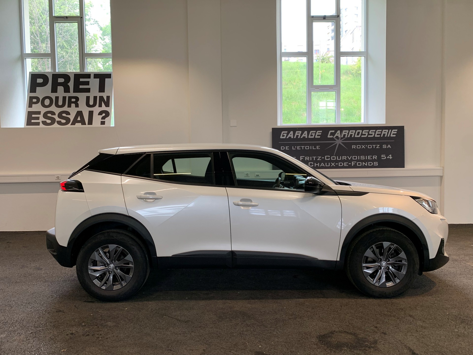 PEUGEOT 2008 1.2 PureTech Active Pack EAT8-image-3