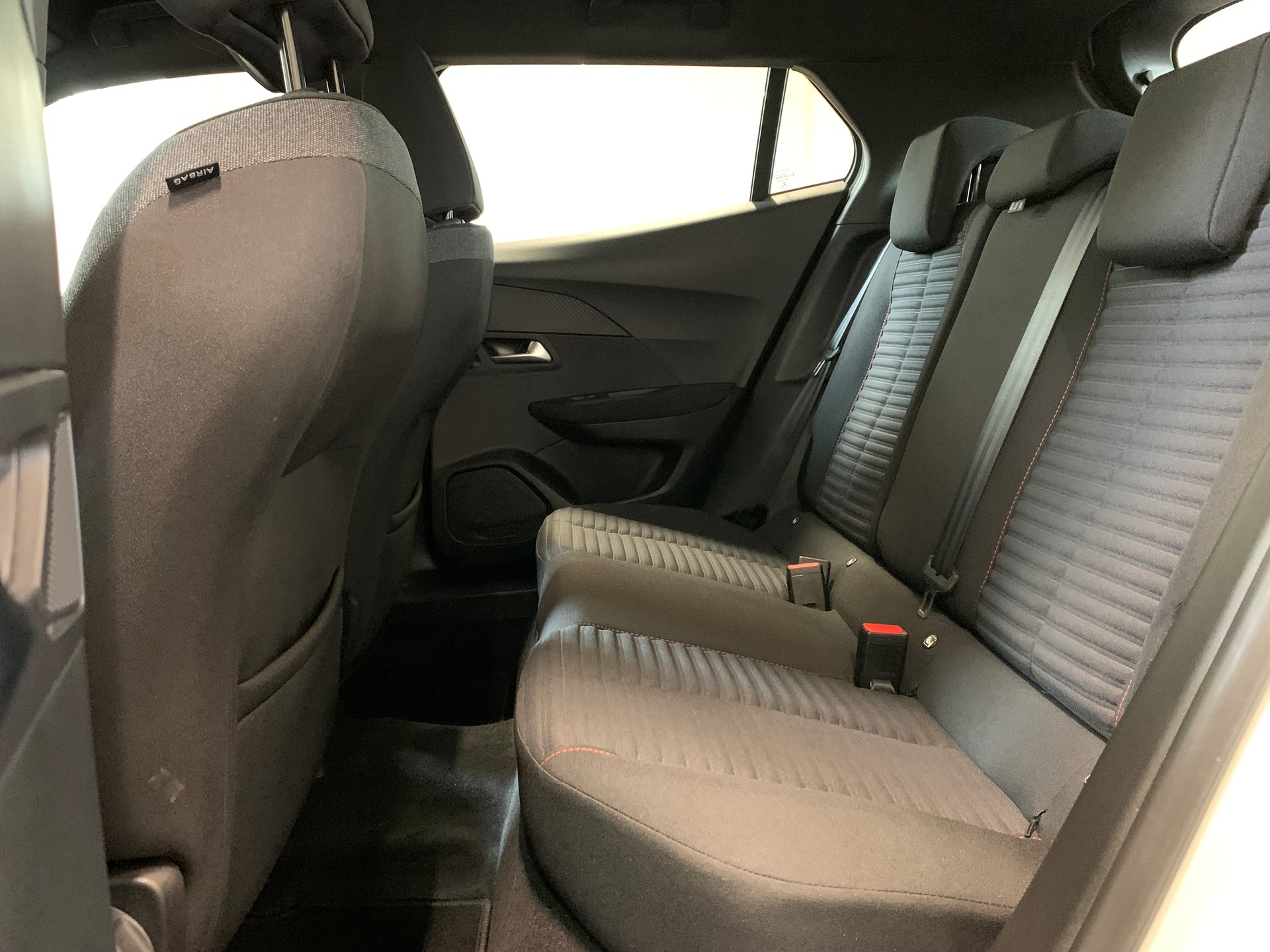 PEUGEOT 2008 1.2 PureTech Active Pack EAT8-image-9