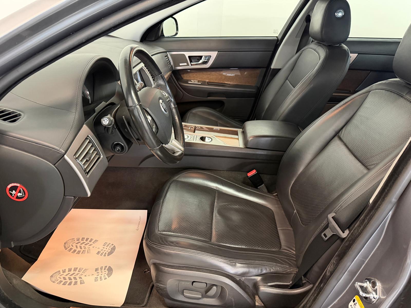 JAGUAR XF 3.0d S V6 Premium Luxury-image-13