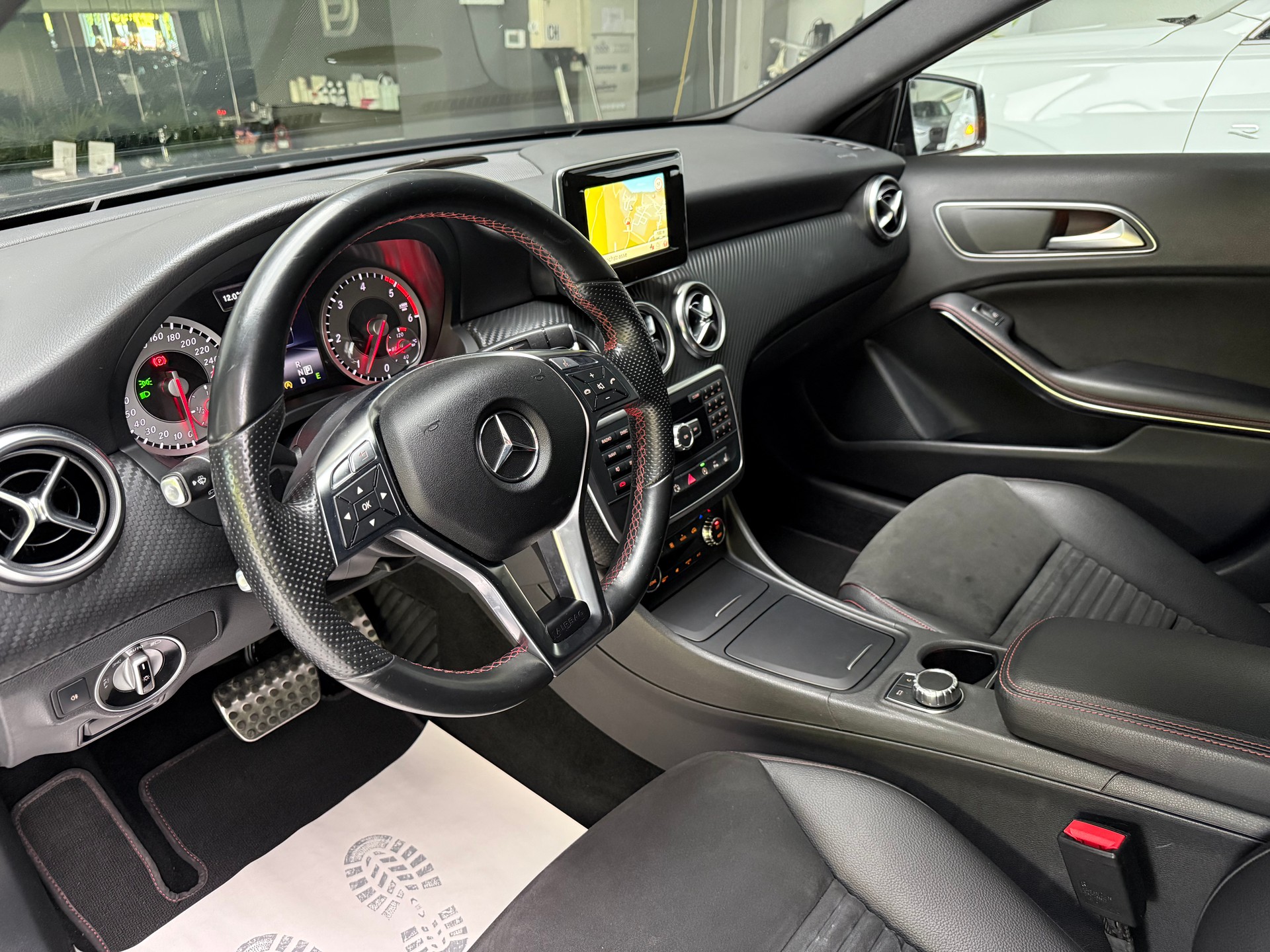 MERCEDES-BENZ A 200 CDI AMG Line 4Matic 7G-DCT-image-10