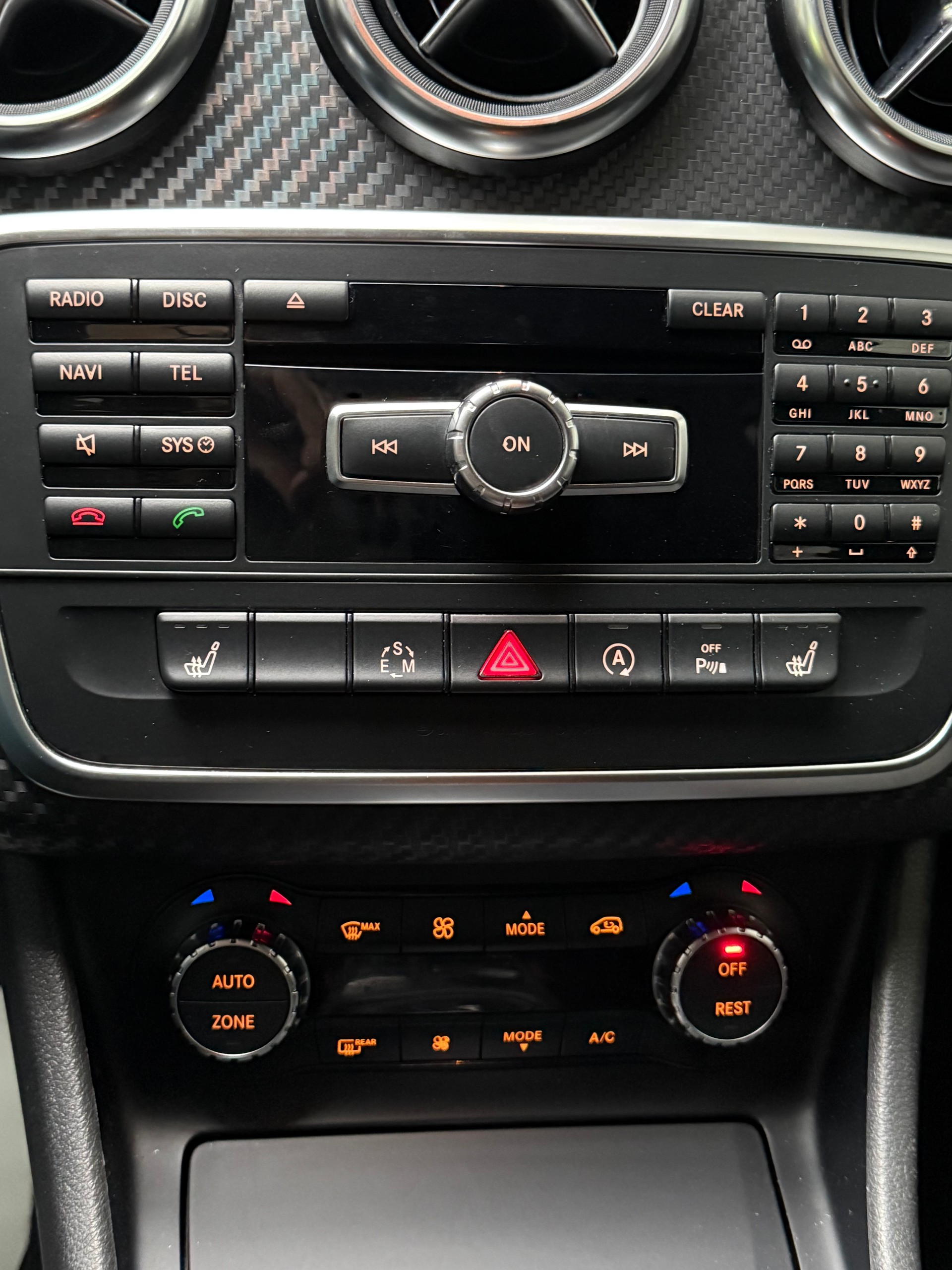 MERCEDES-BENZ A 200 CDI AMG Line 4Matic 7G-DCT-image-13