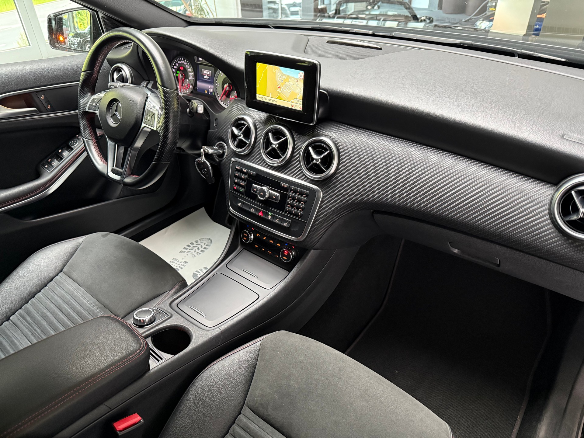 MERCEDES-BENZ A 200 CDI AMG Line 4Matic 7G-DCT-image-8