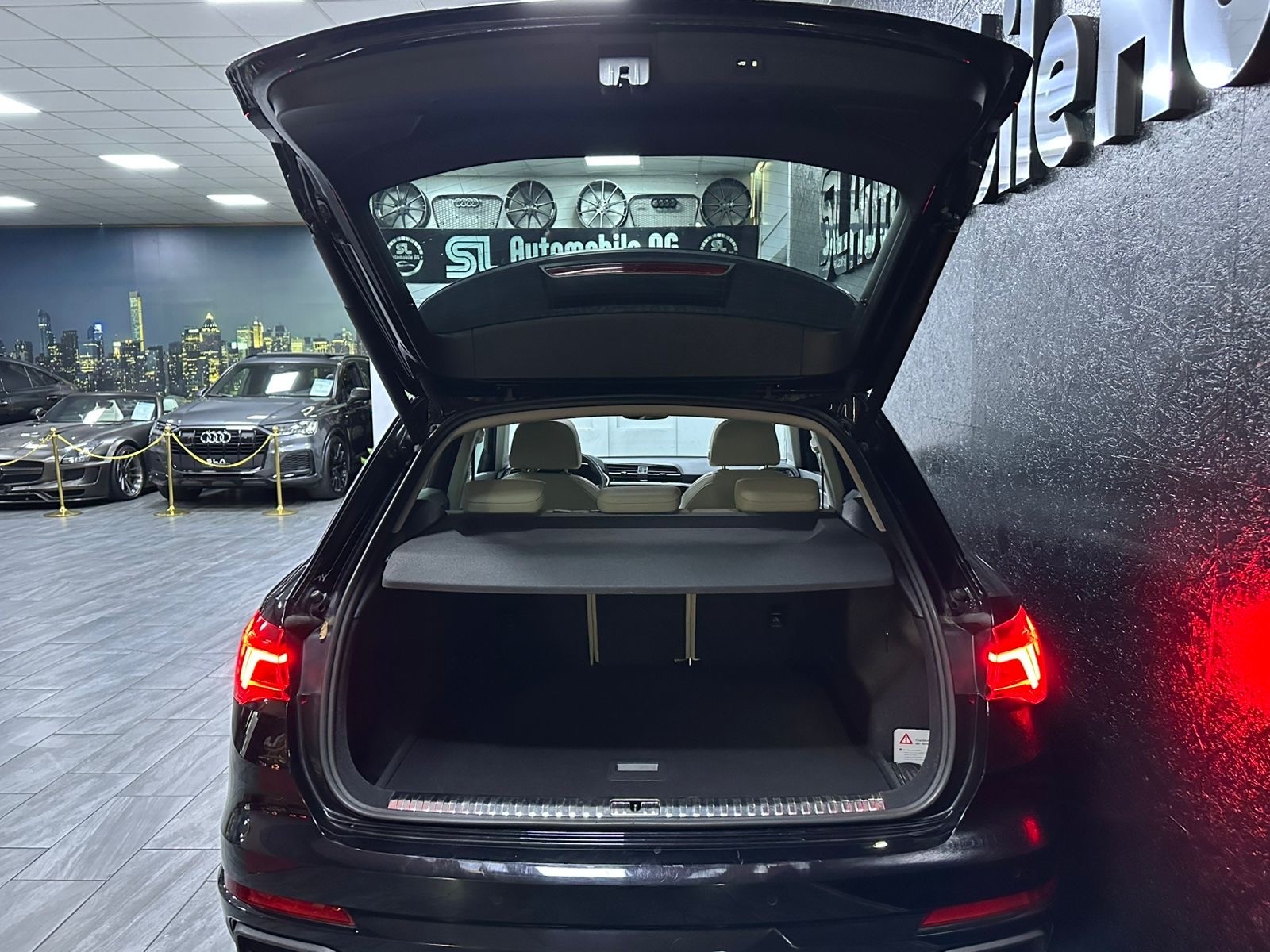 AUDI Q3 35 TFSI S line Attraction S-tronic / CH Fz aus 1 Hand / Vollausstattung-image-6