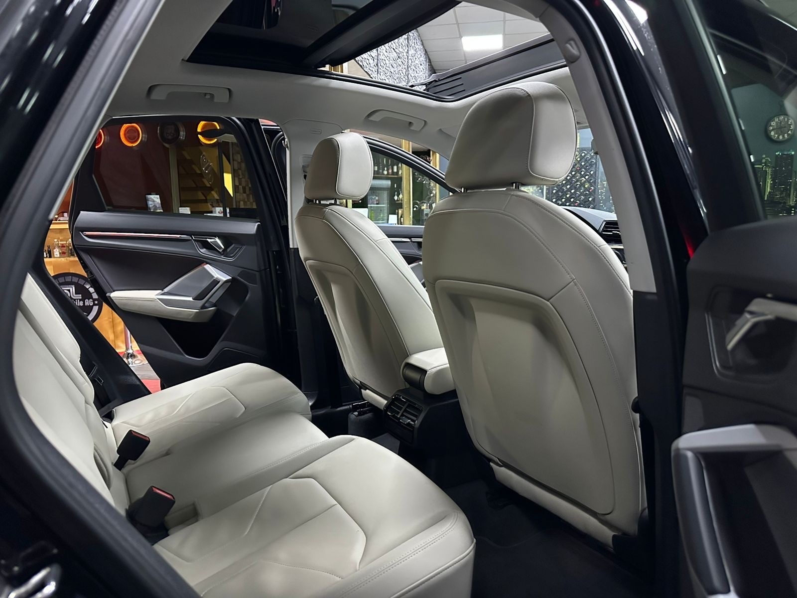 AUDI Q3 35 TFSI S line Attraction S-tronic / CH Fz aus 1 Hand / Vollausstattung-image-13