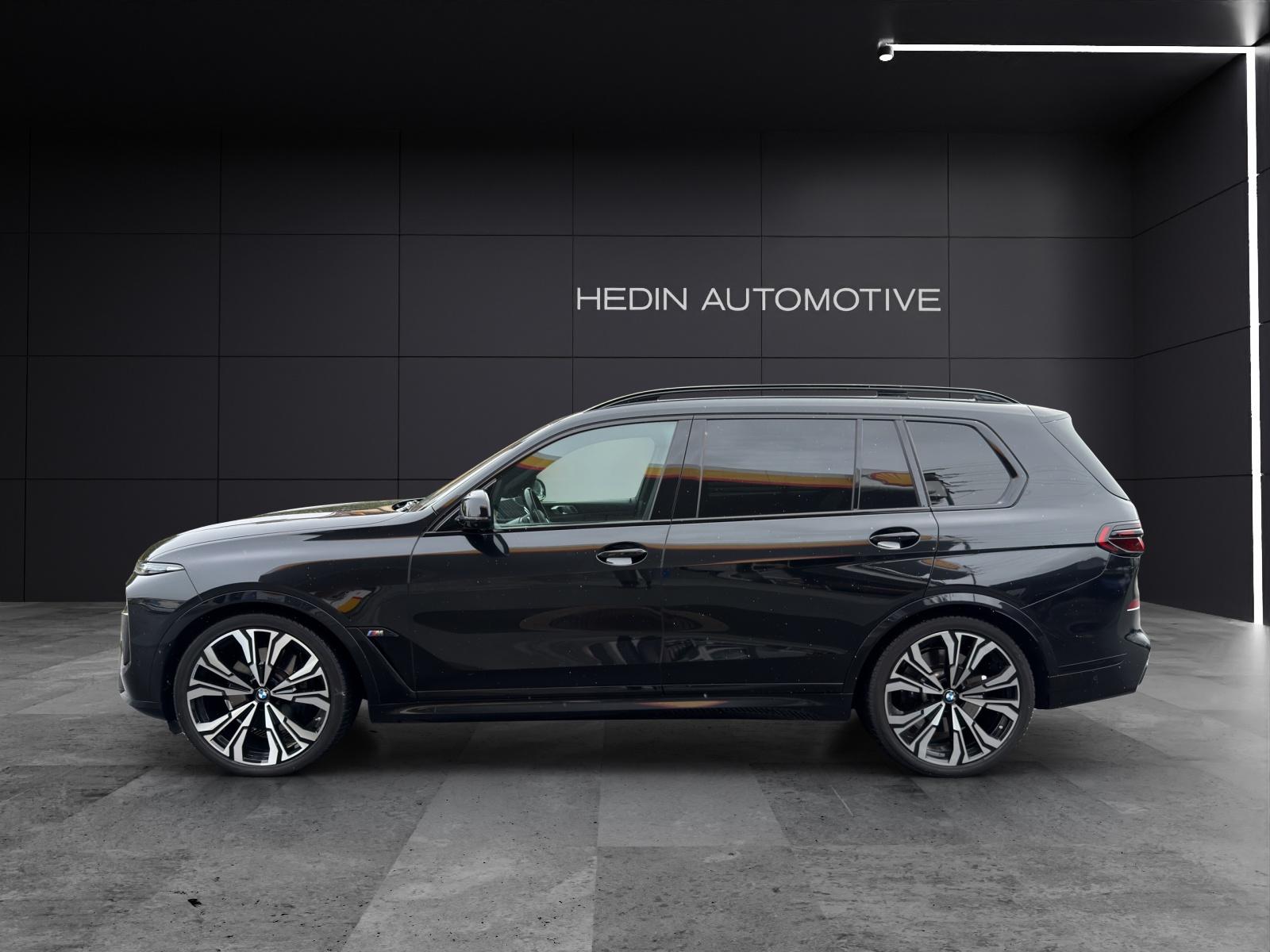 BMW X7 M60i-showroom-element-3