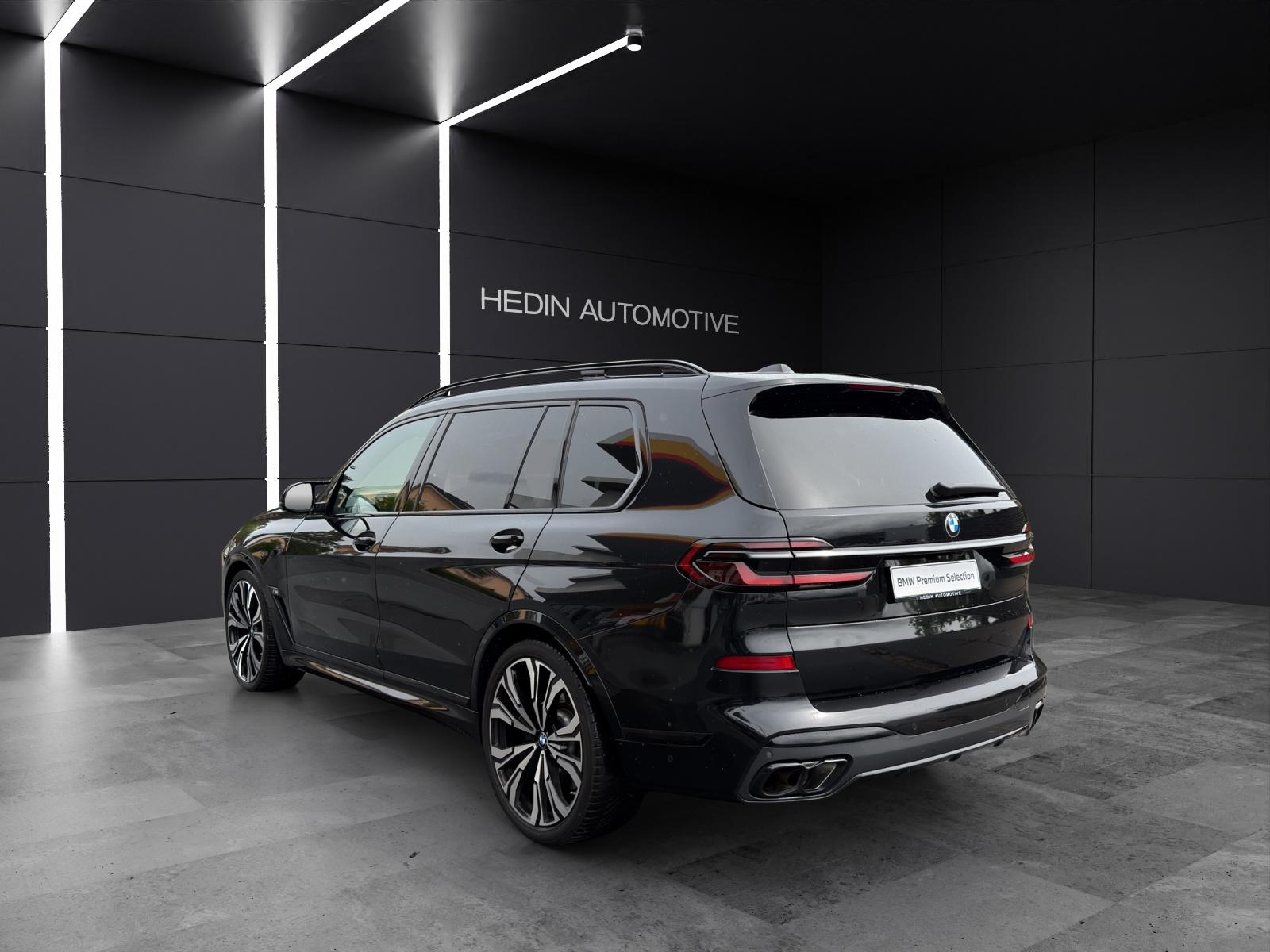 BMW X7 M60i-showroom-element-2