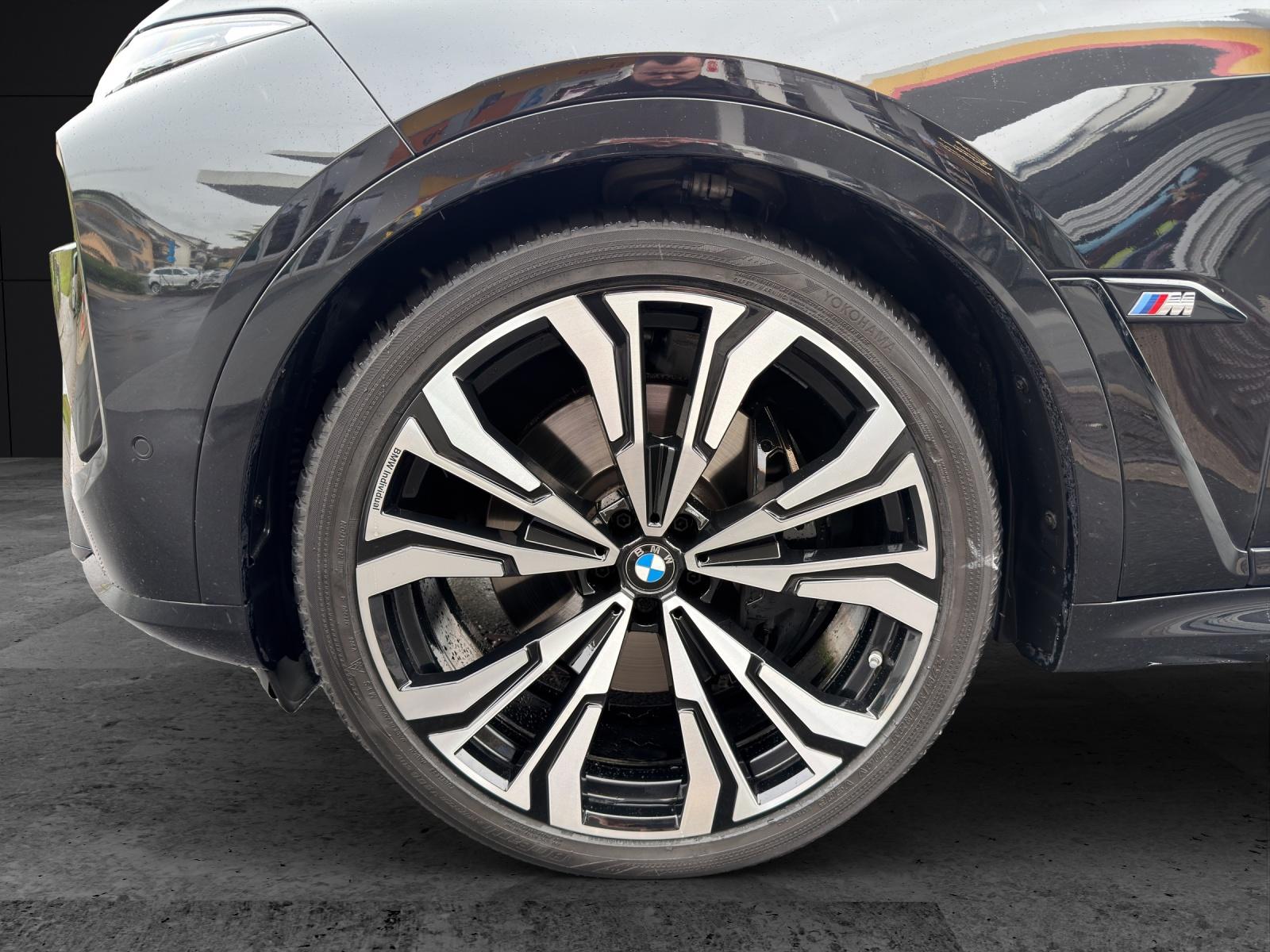 BMW X7 M60i-image-4