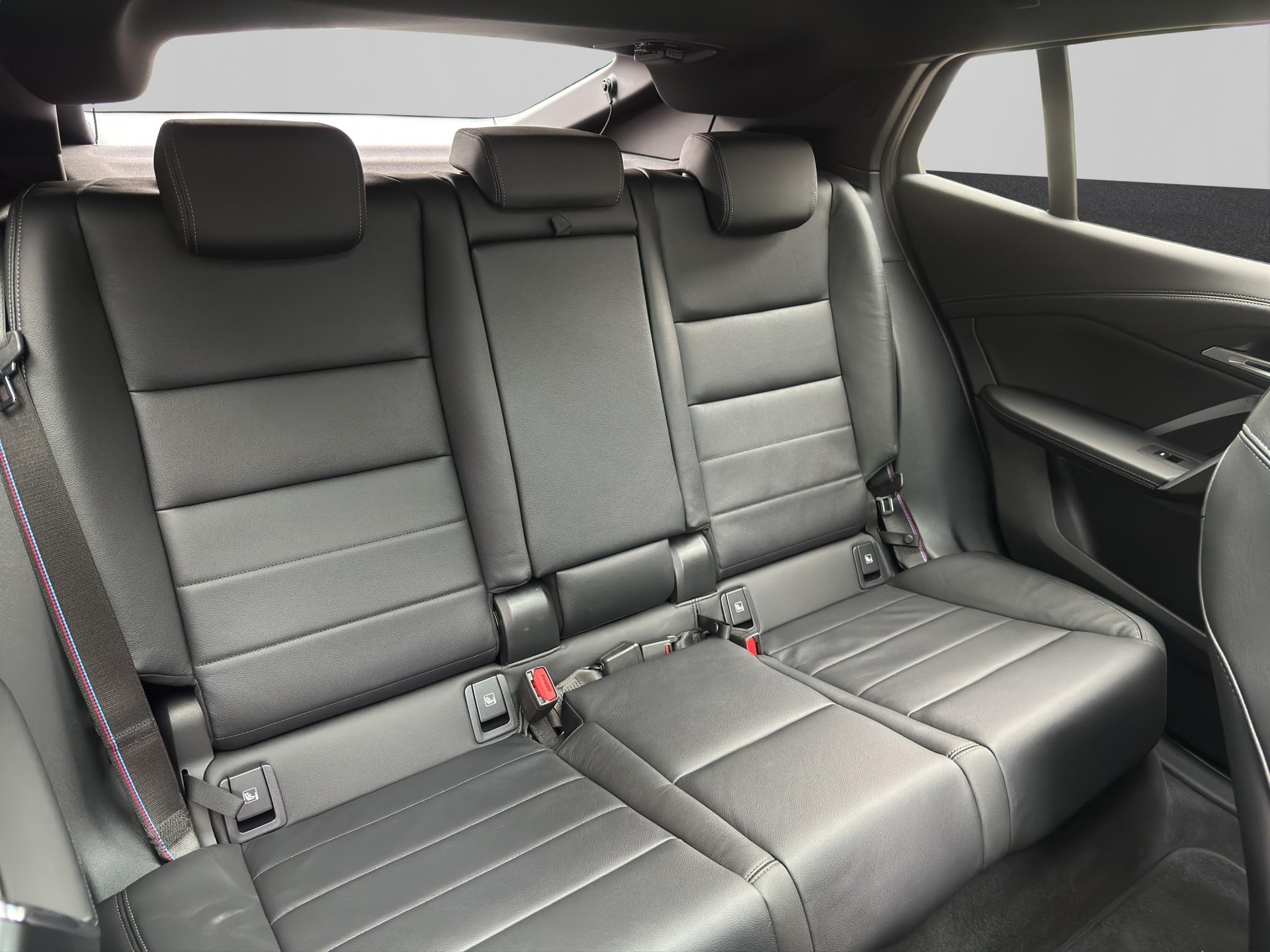 BMW iX2 xDrive 30 M Sport Pro-image-16