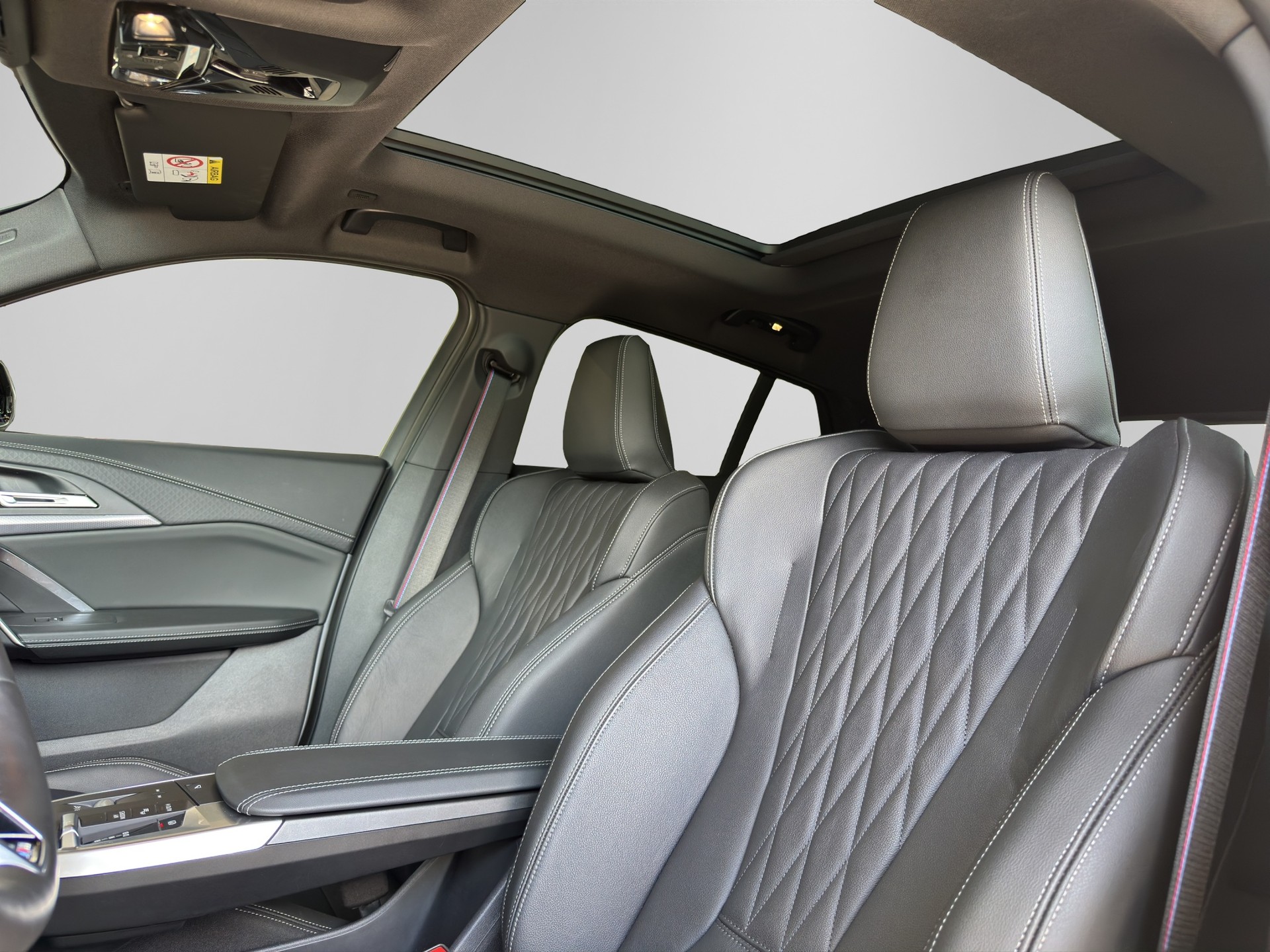 BMW iX2 xDrive 30 M Sport Pro-image-17