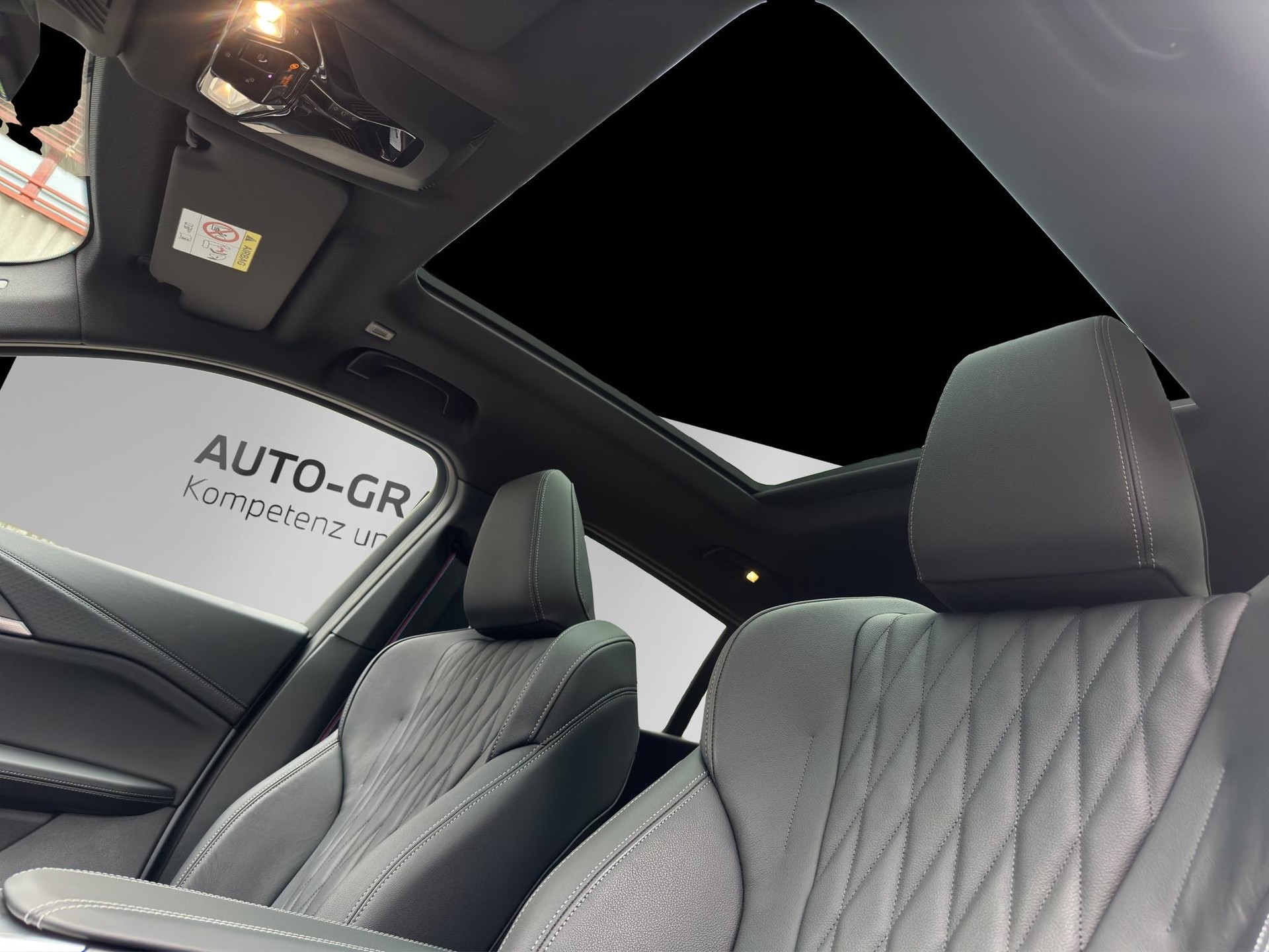 BMW iX2 xDrive 30 M Sport Pro-image-15