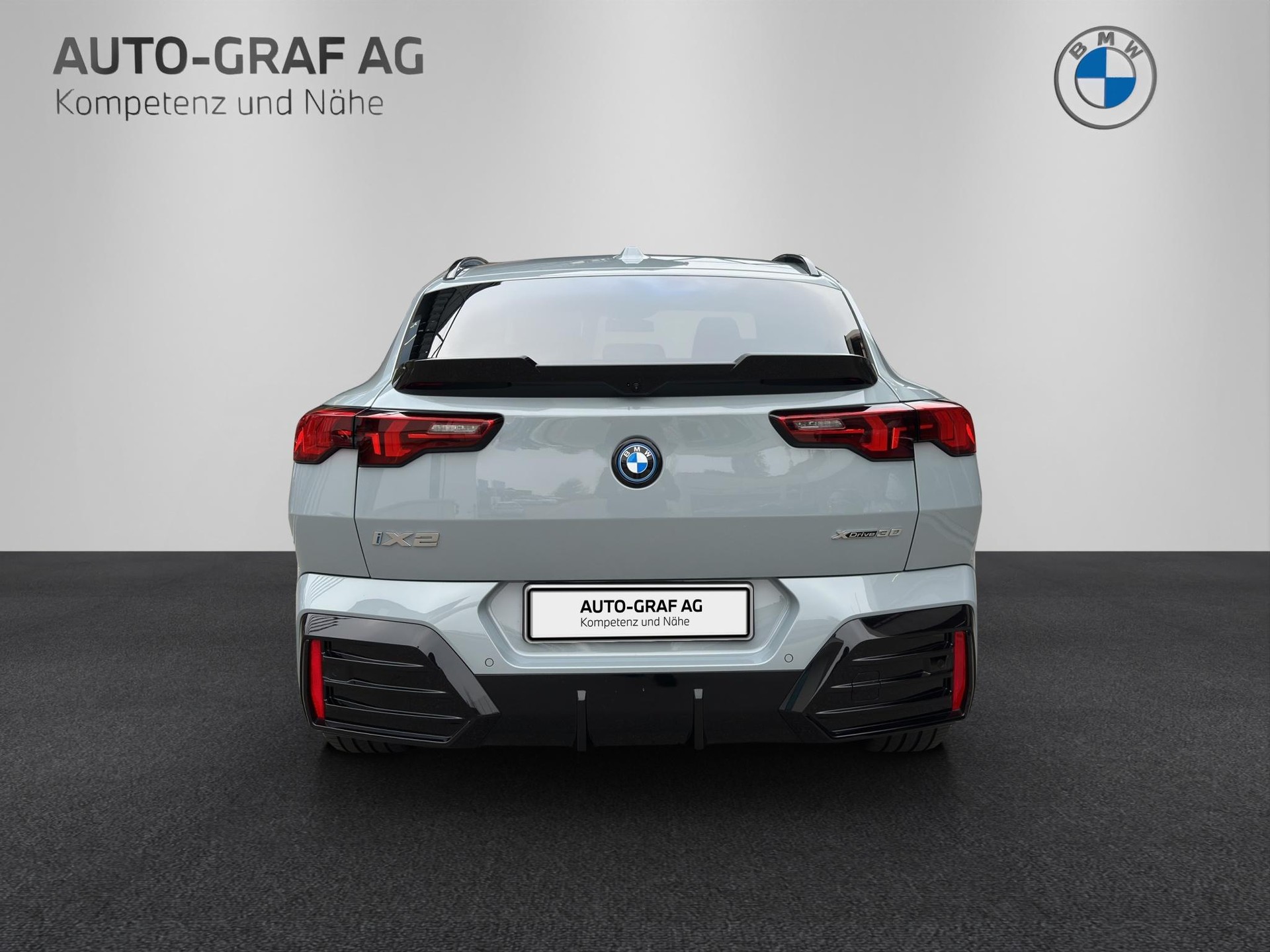 BMW iX2 xDrive 30 M Sport Pro-showroom-element-3