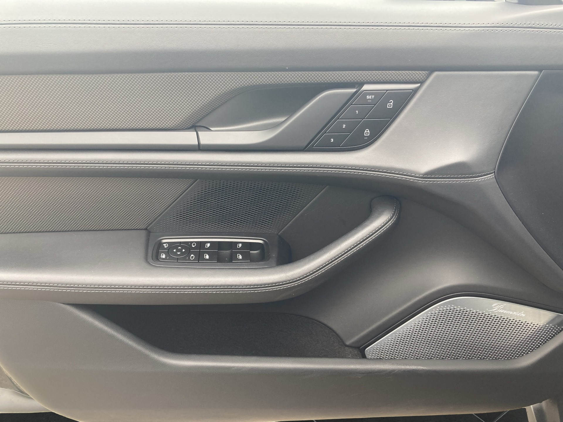 PORSCHE Taycan 4S Cross Turismo-image-12
