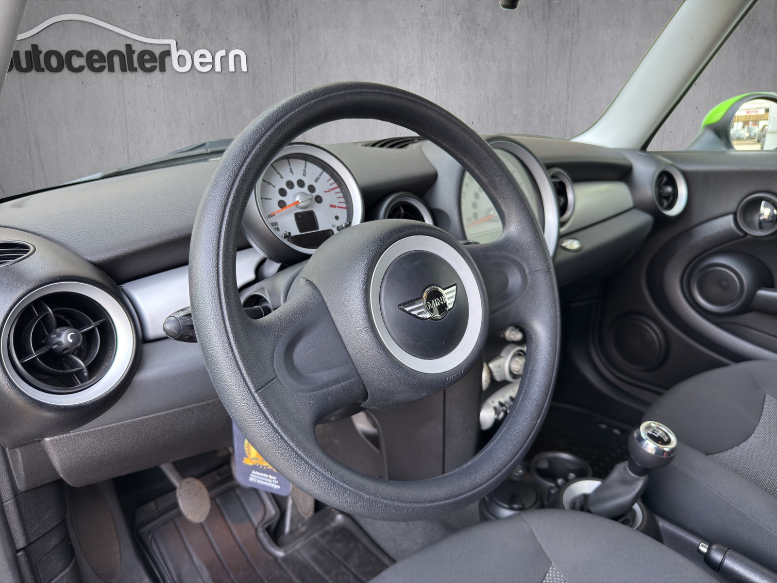 MINI One-image-9
