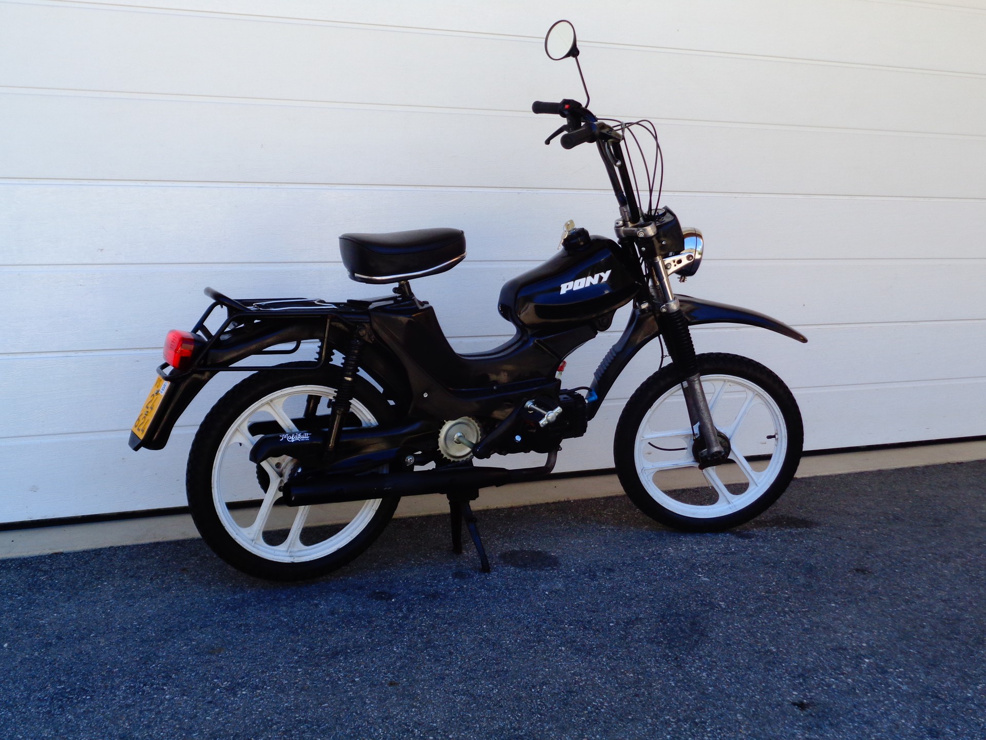 PONY Cross-showroom-element-1
