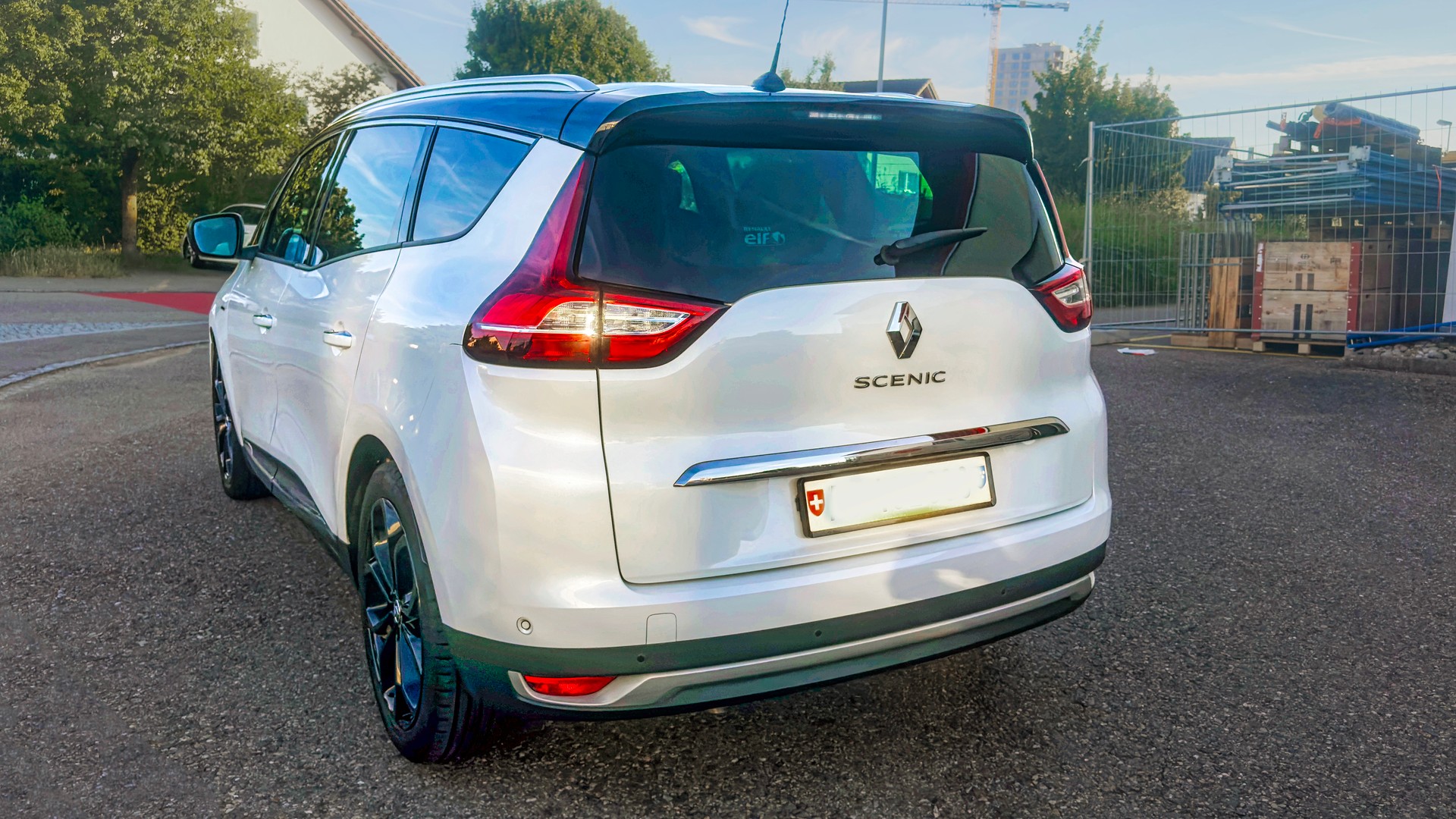 RENAULT Grand Scénic 1.3 TCe Black Edition – 5/7-Sitzer – lückenloser Service & top gepflegt-image-4