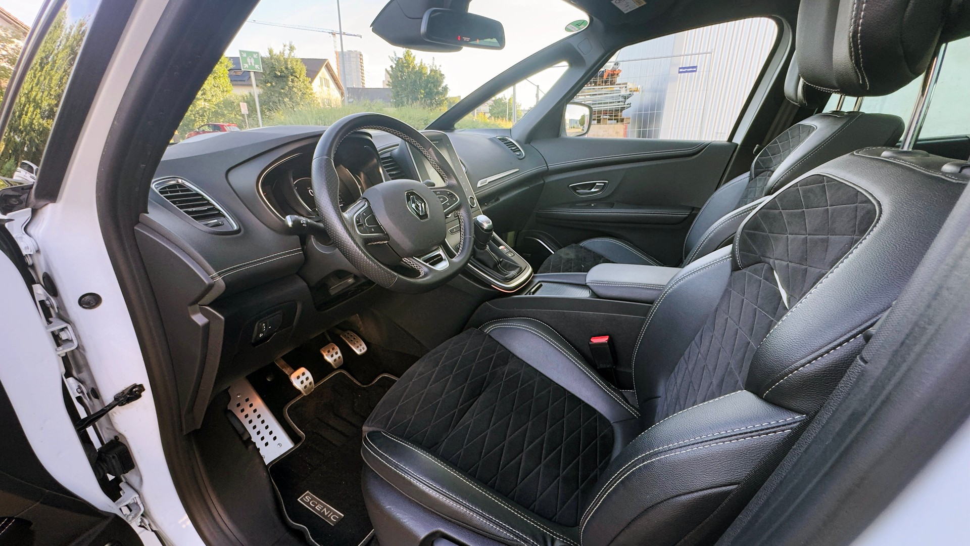 RENAULT Grand Scénic 1.3 TCe Black Edition – 5/7-Sitzer – lückenloser Service & top gepflegt-image-6