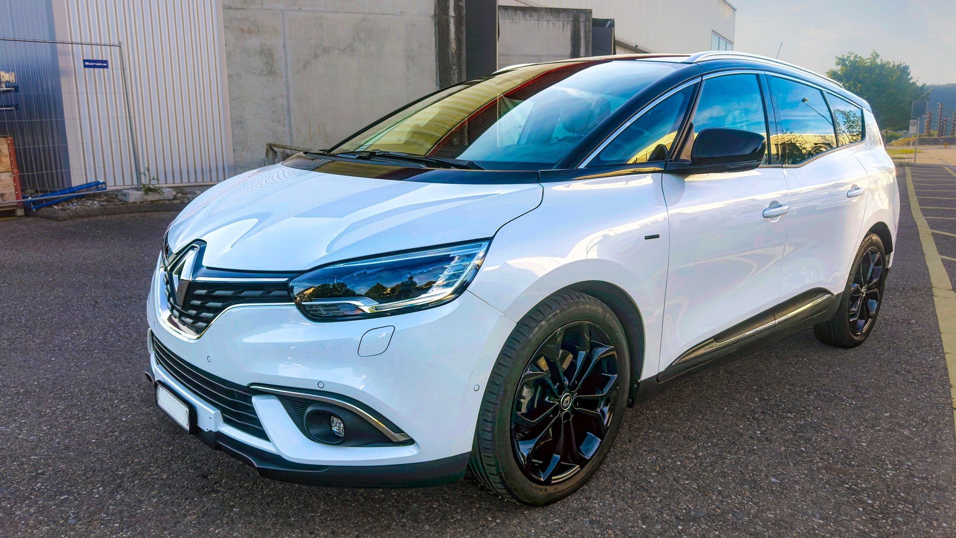RENAULT Grand Scénic 1.3 TCe Black Edition – 5/7-Sitzer – lückenloser Service & top gepflegt-image-1